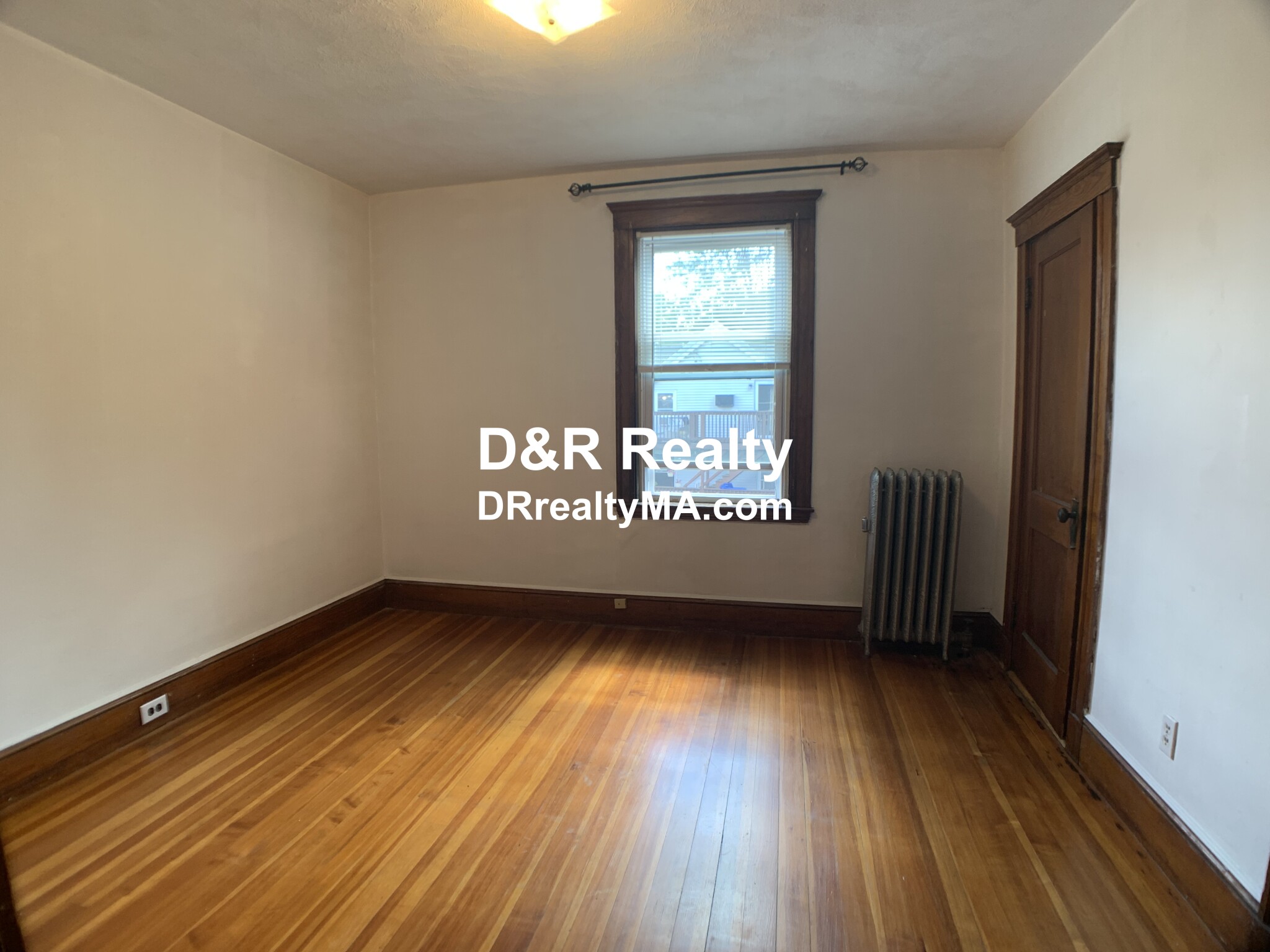 16 Montgomery Ave, Davis Square