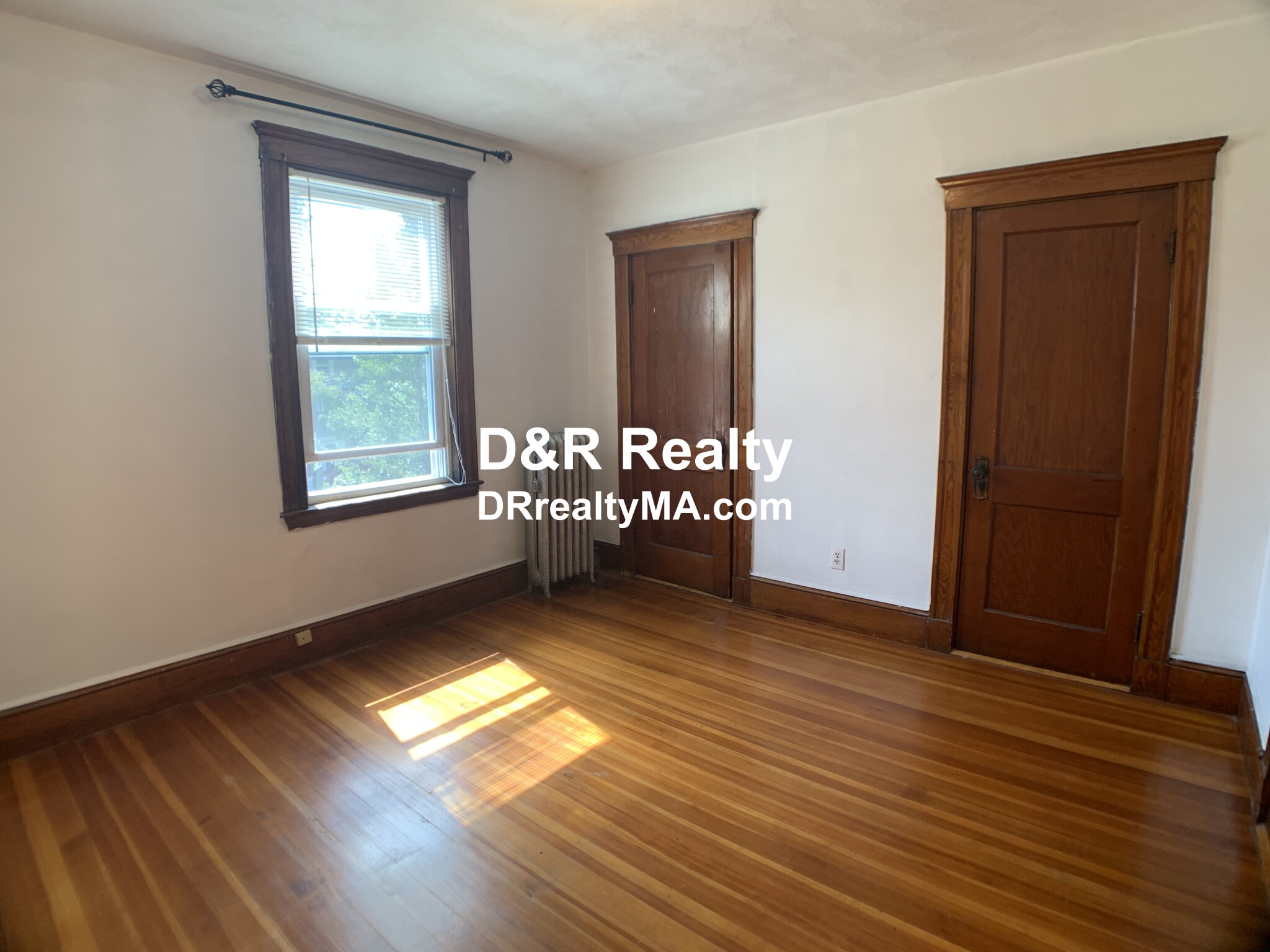 16 Montgomery Ave, Davis Square