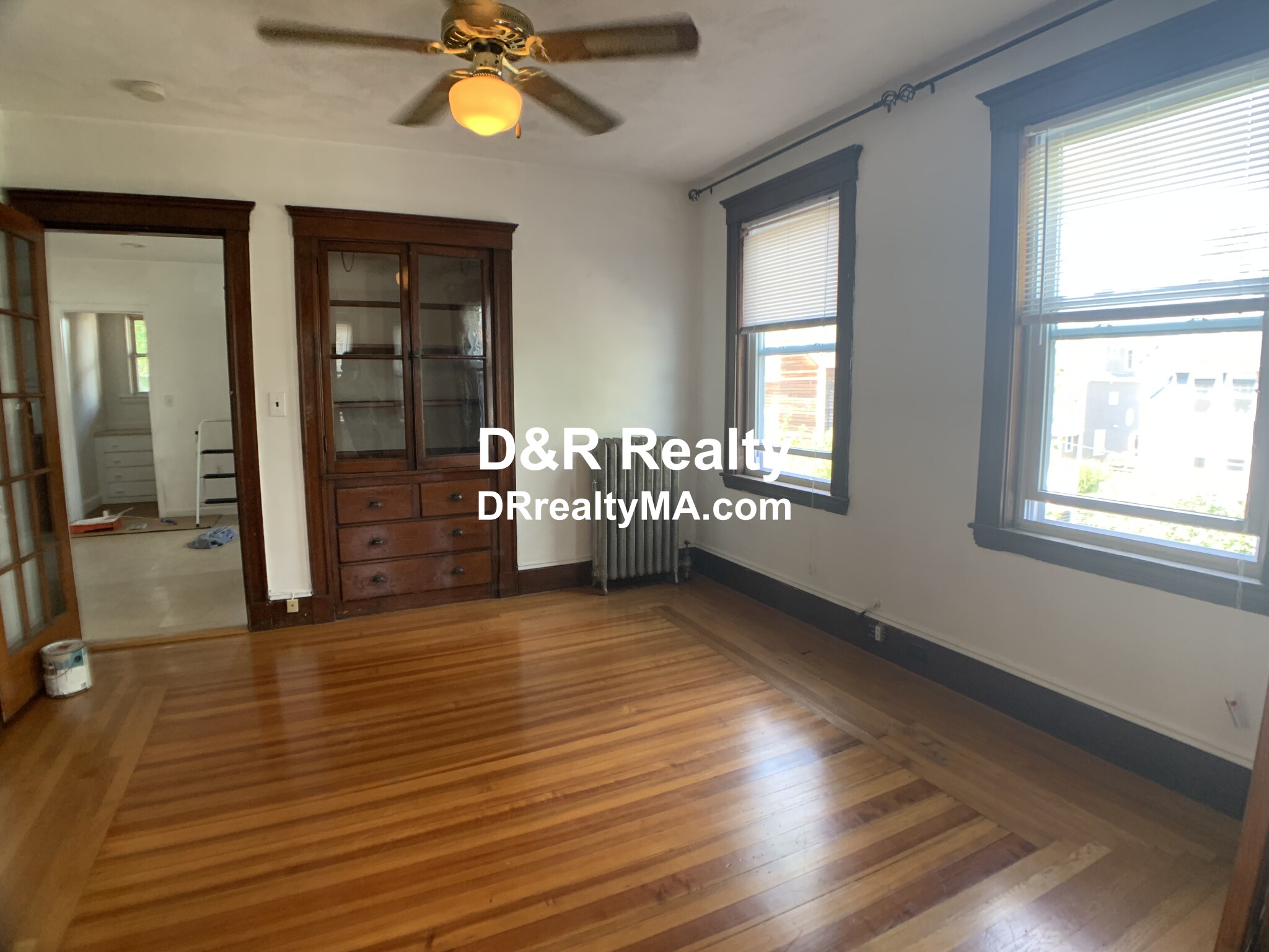 16 Montgomery Ave, Davis Square