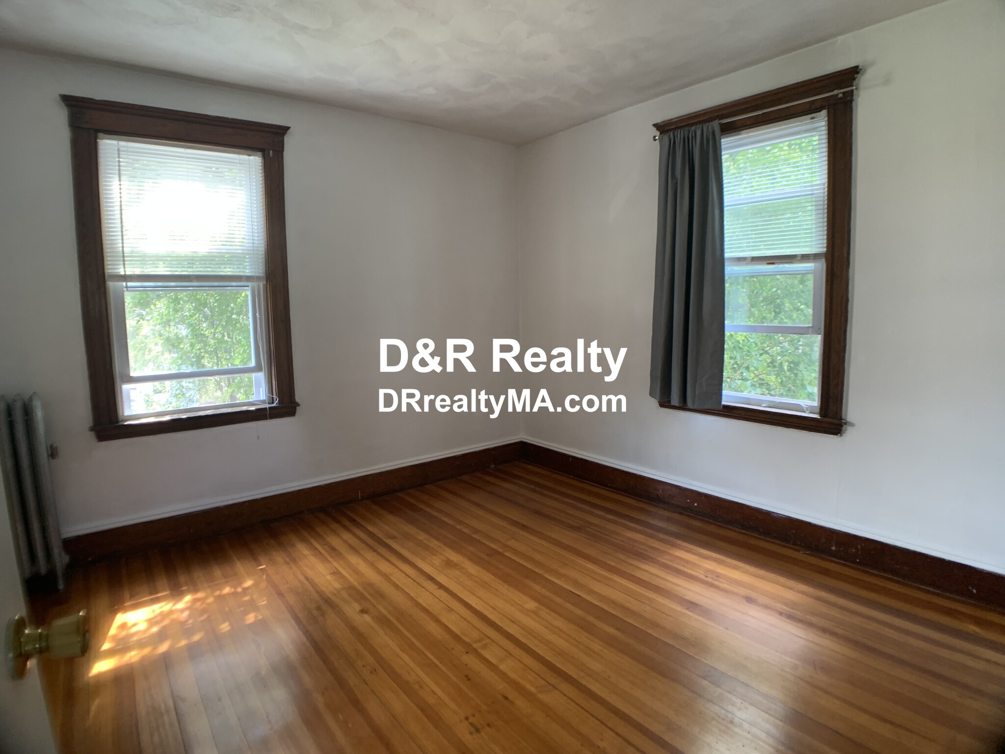 16 Montgomery Ave, Davis Square