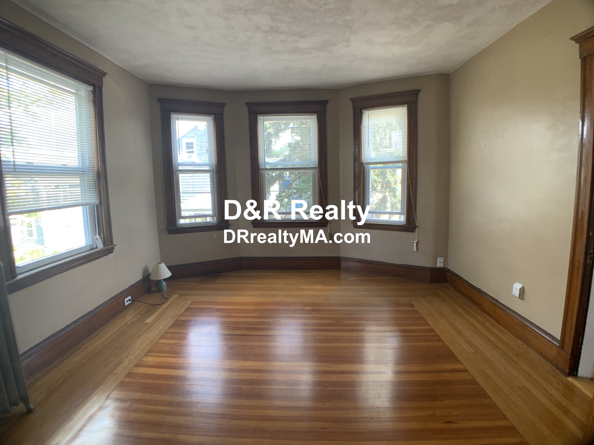 16 Montgomery Ave, Davis Square