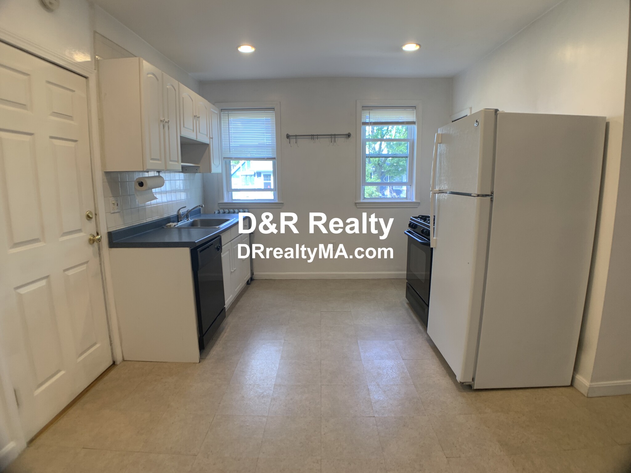 16 Montgomery Ave, Davis Square