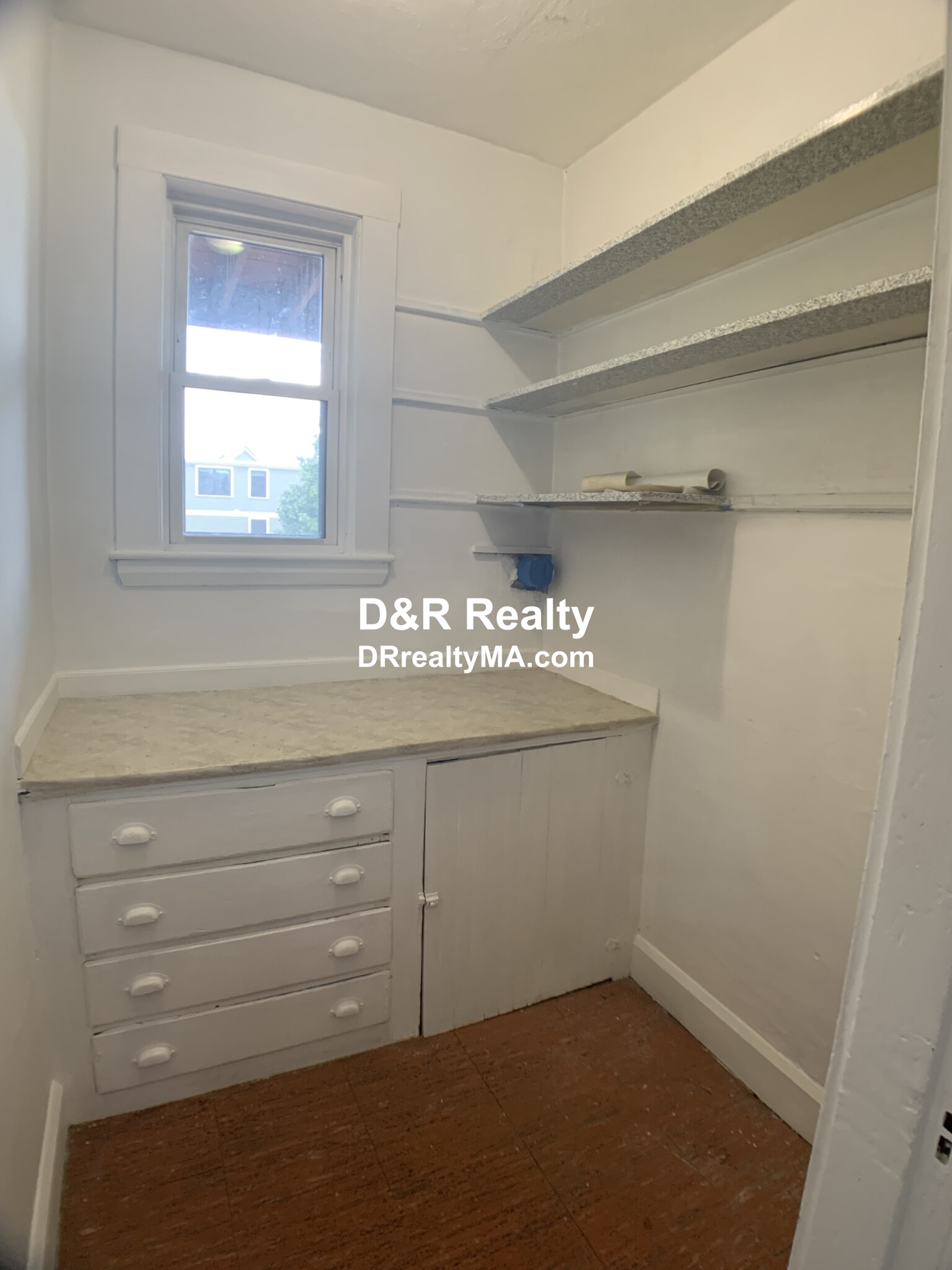 16 Montgomery Ave, Davis Square