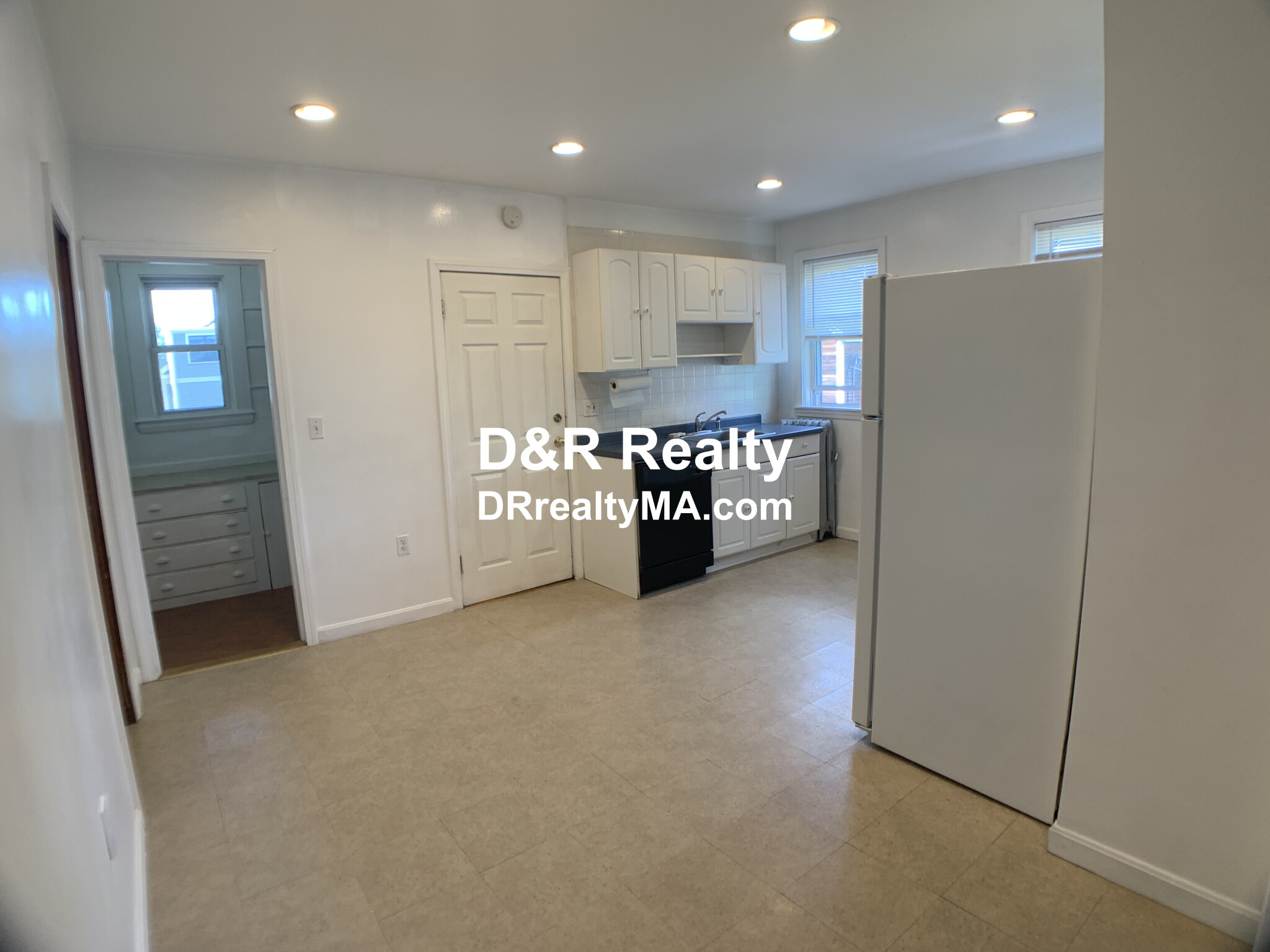 16 Montgomery Ave, Davis Square