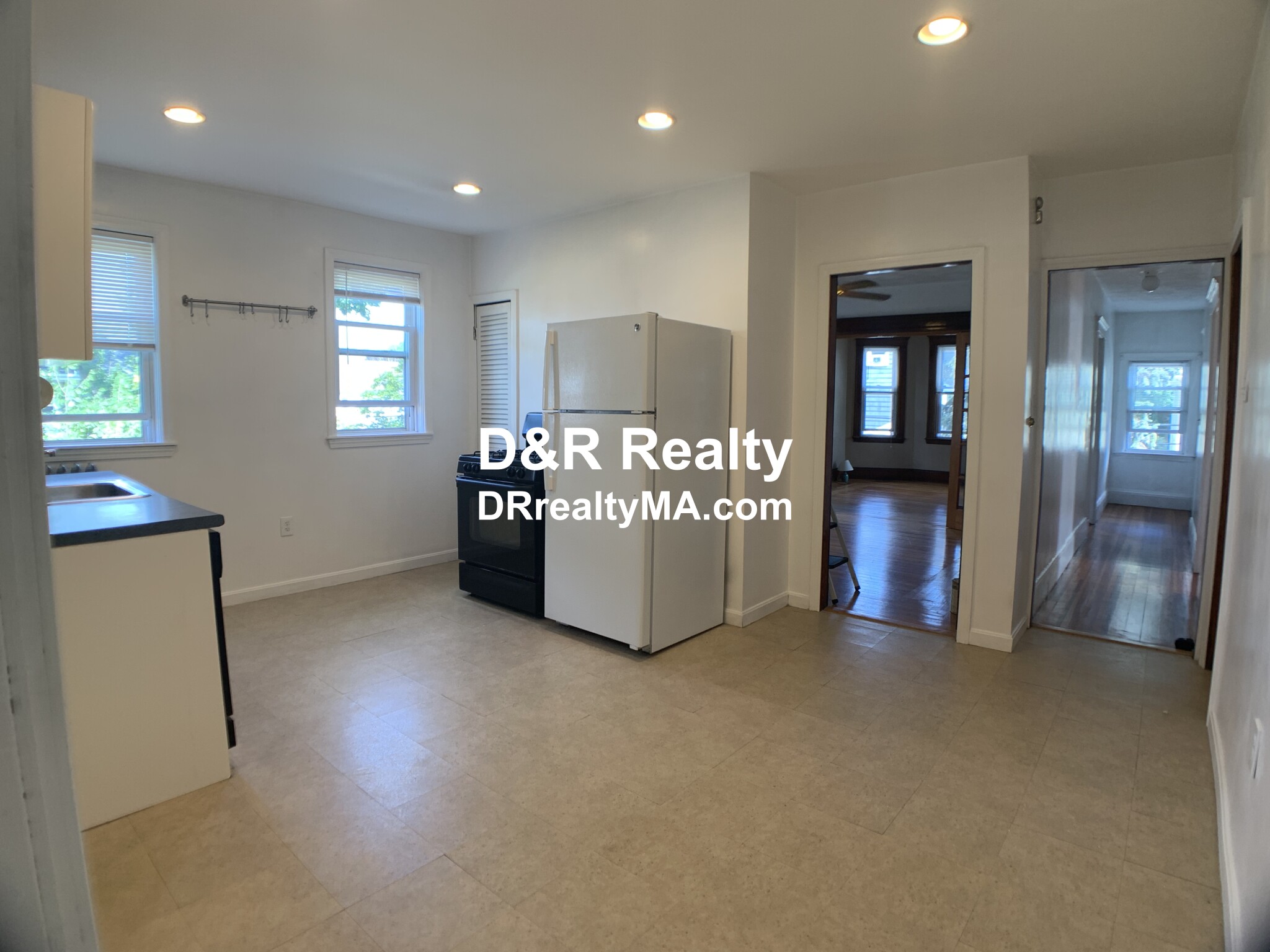 16 Montgomery Ave, Davis Square