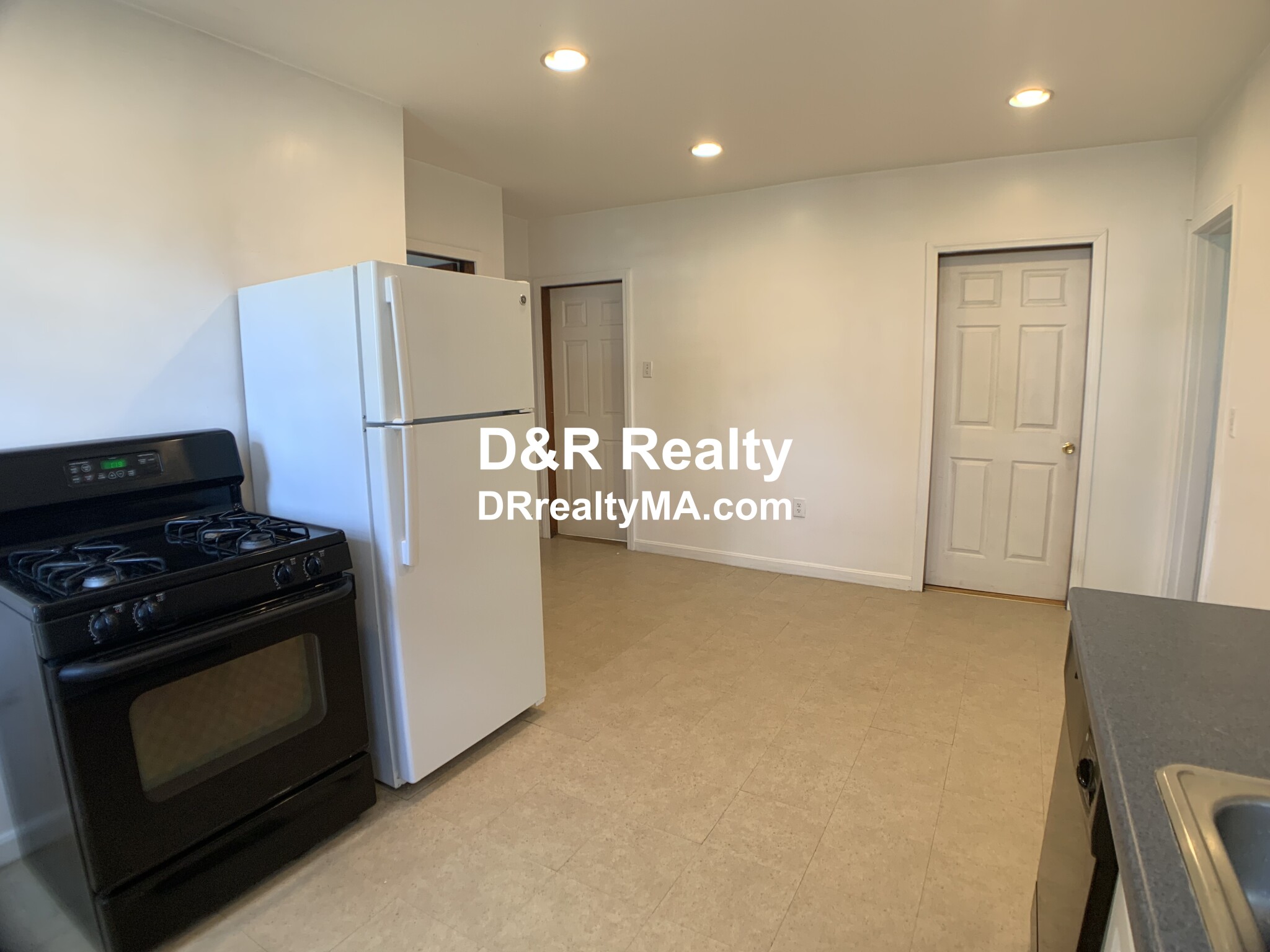 16 Montgomery Ave, Davis Square