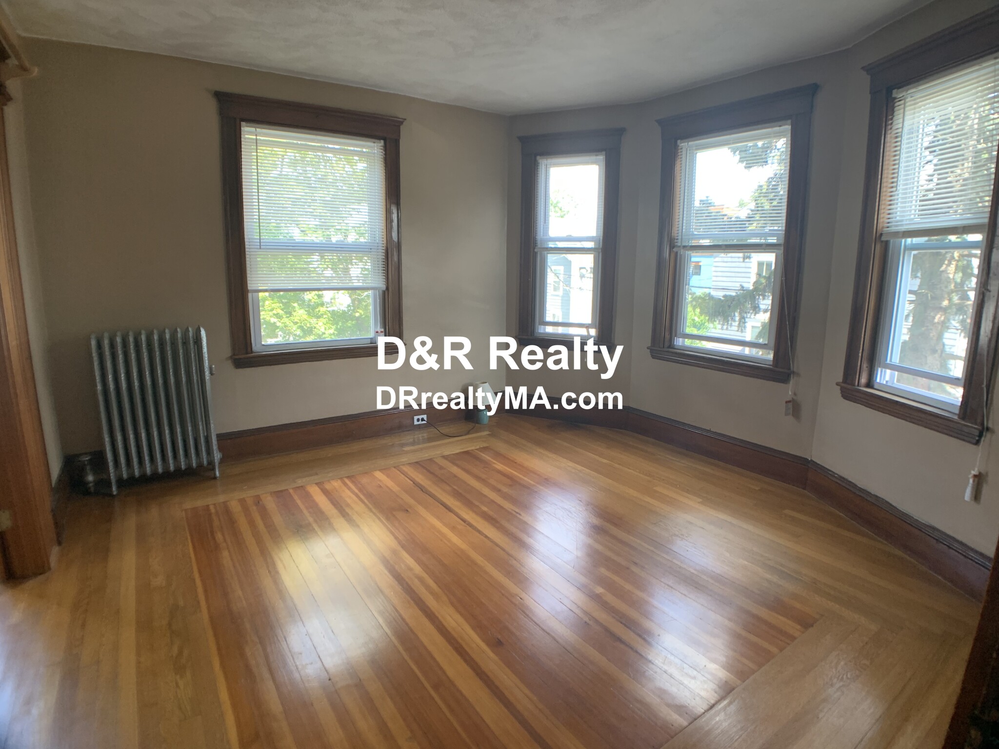 16 Montgomery Ave, Davis Square