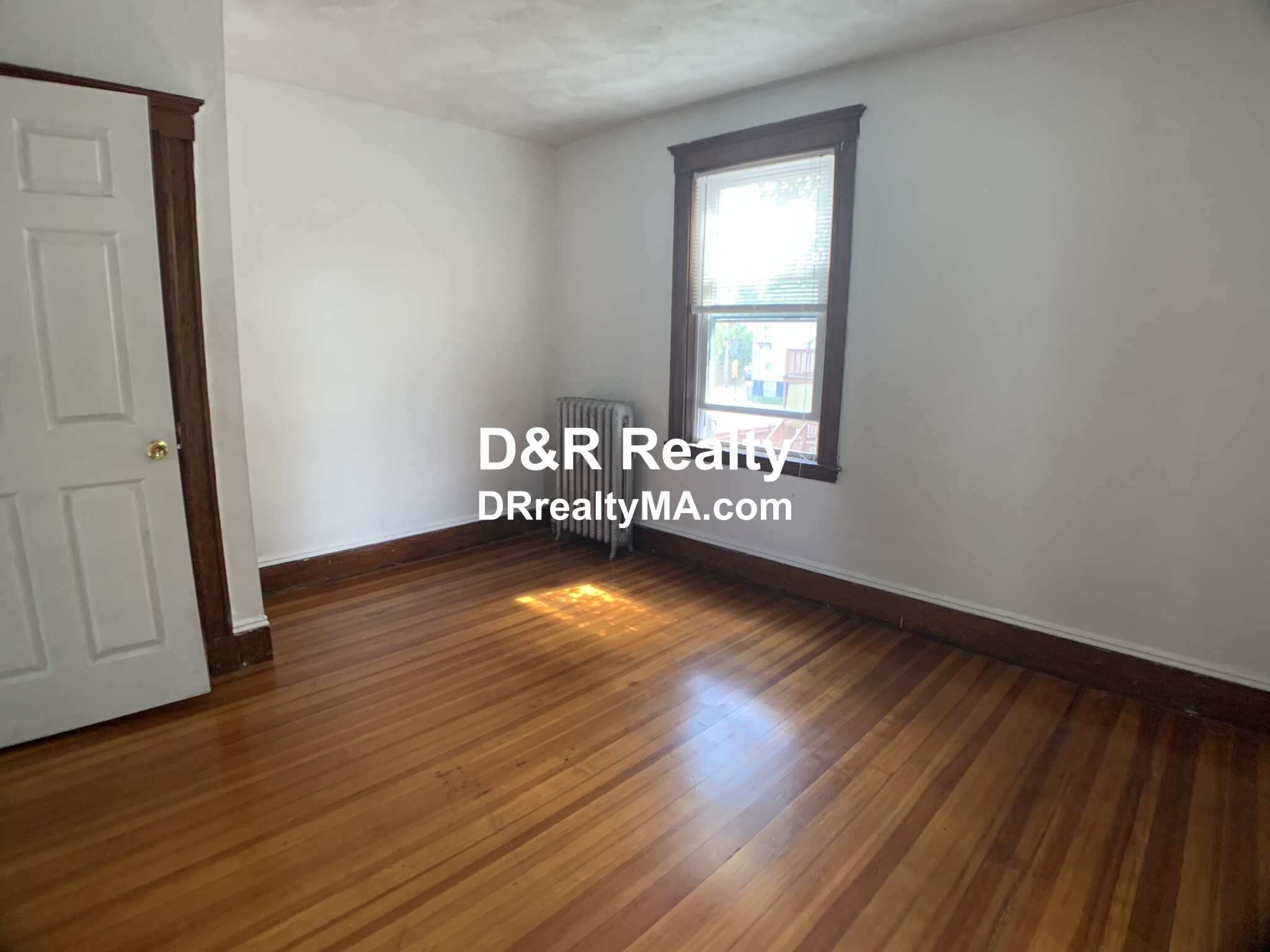 16 Montgomery Ave, Davis Square