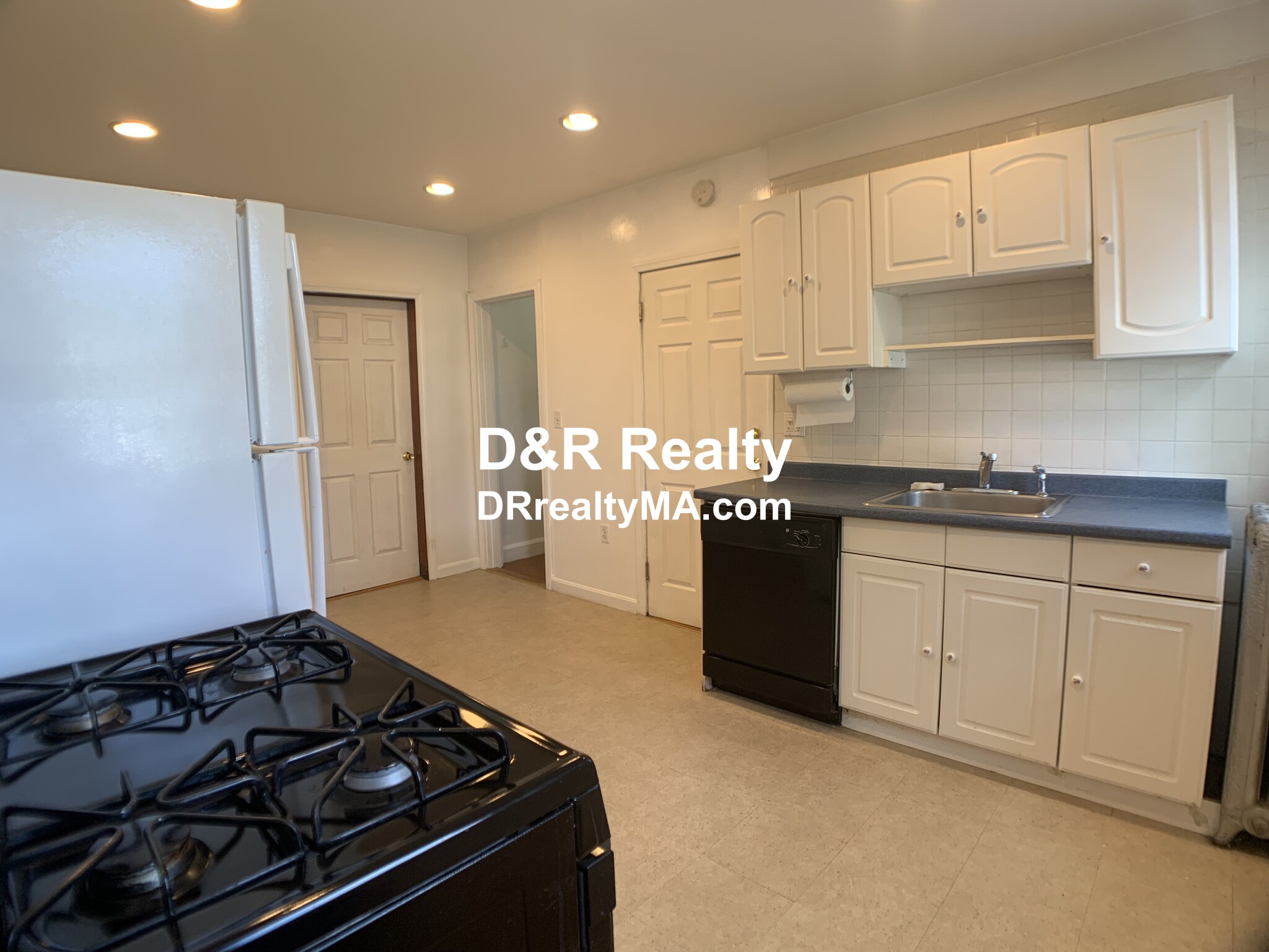 16 Montgomery Ave, Davis Square