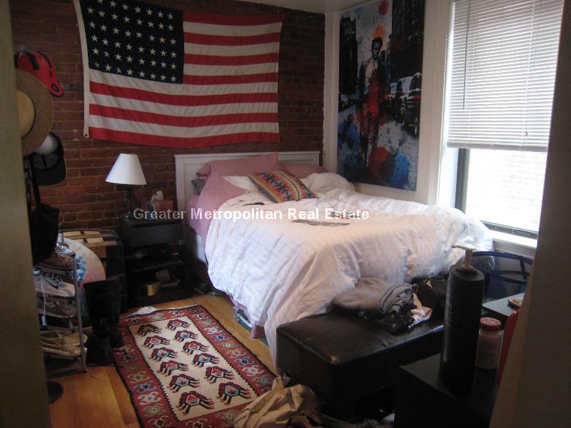 484 Commercial St, North End