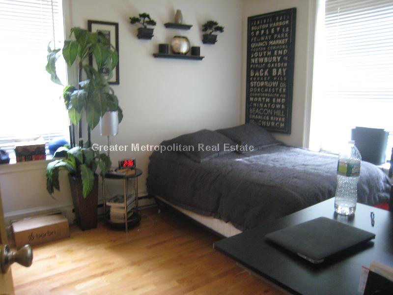 484 Commercial St, North End