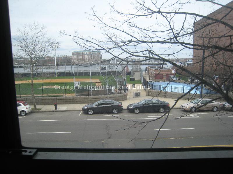 484 Commercial St, North End