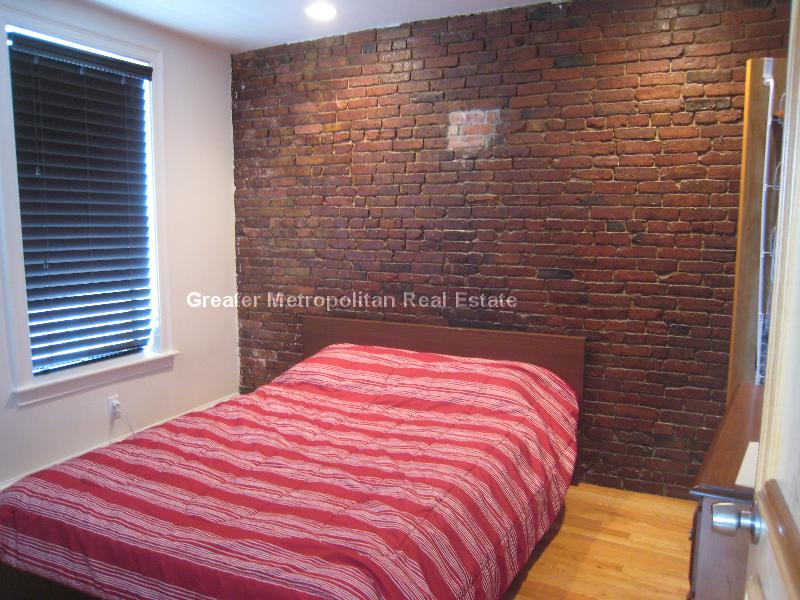 484 Commercial St, North End