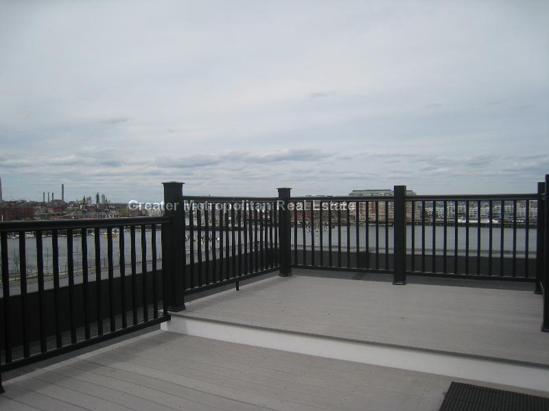 484 Commercial St, North End