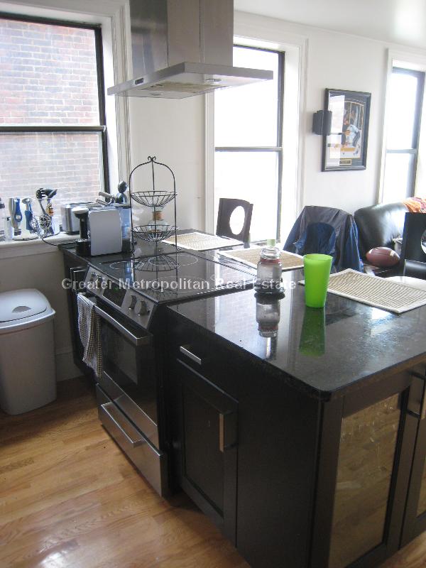 484 Commercial St, North End