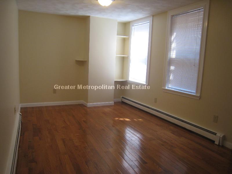 19 Greenough Ln, North End