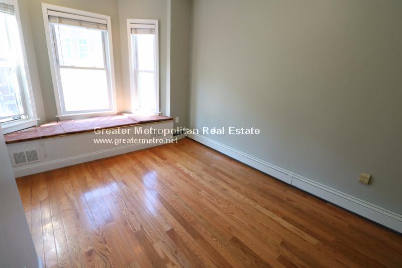 594 4th St, South Boston