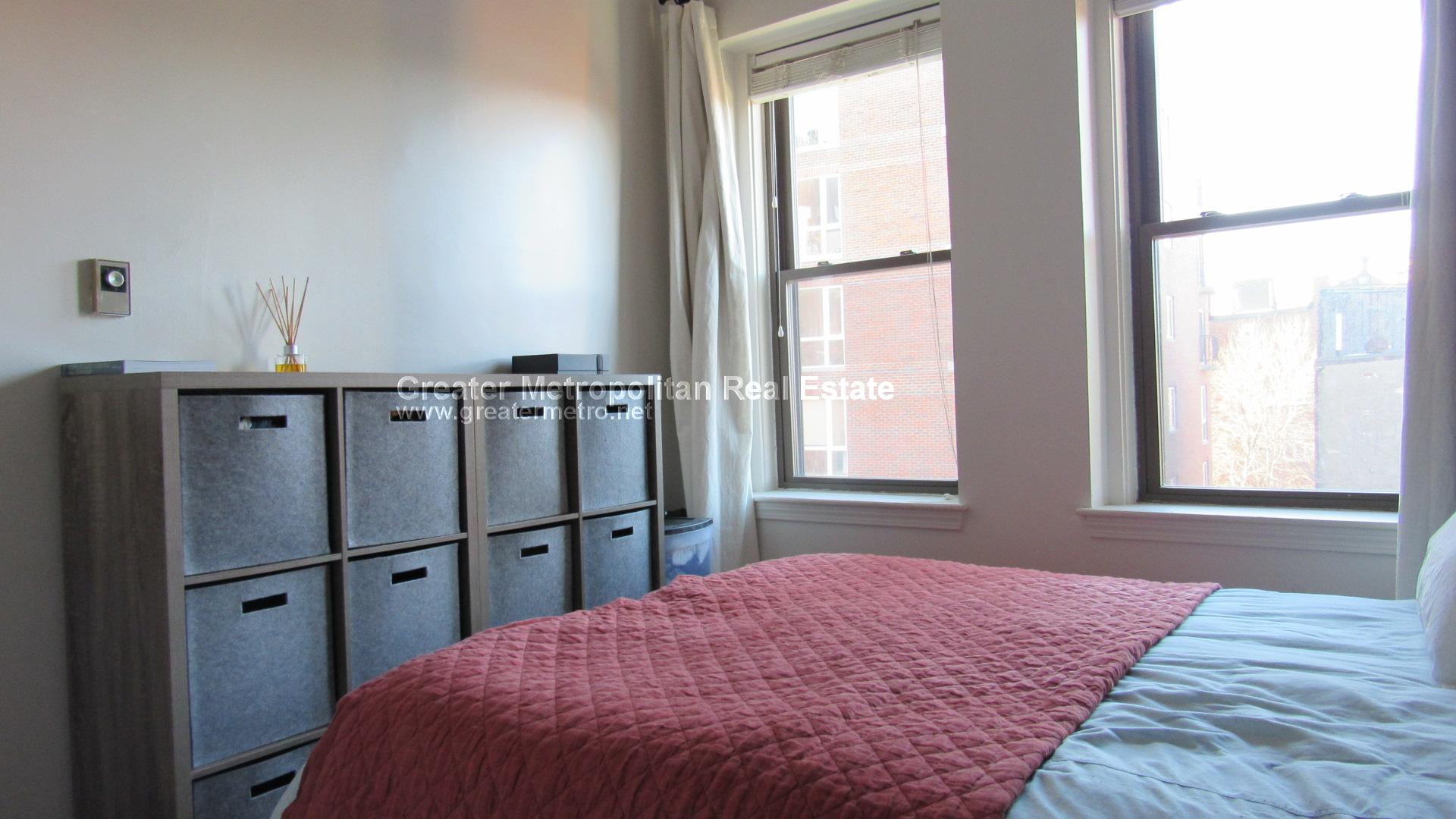 351 North St, North End