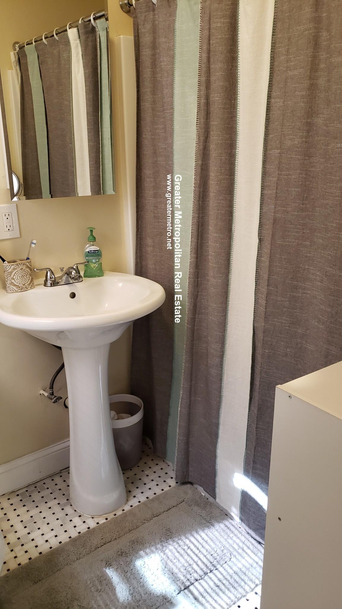 19 Greenough Ln, North End