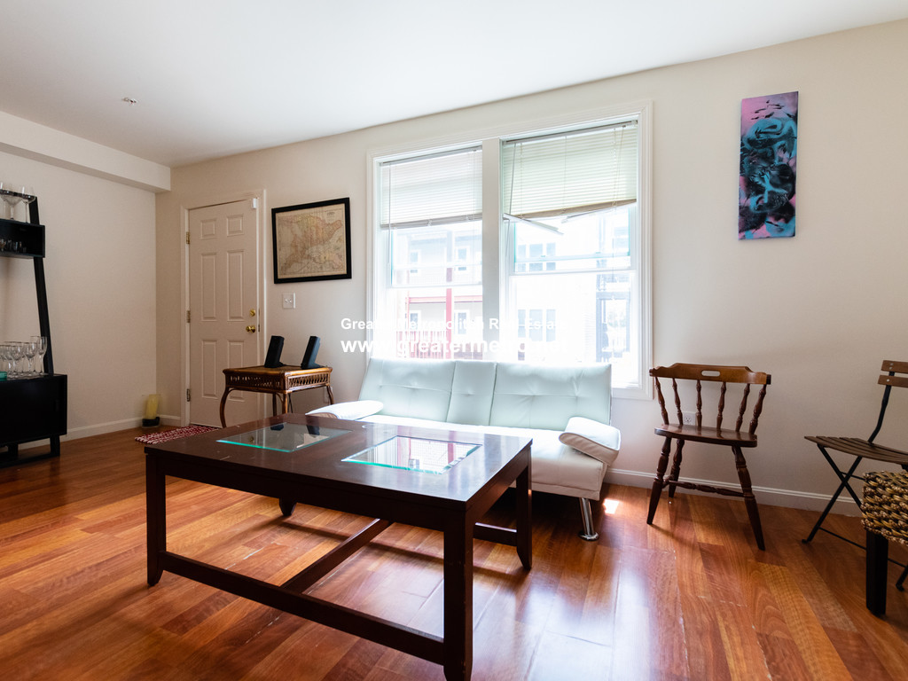 41 Chelsea St, East Boston