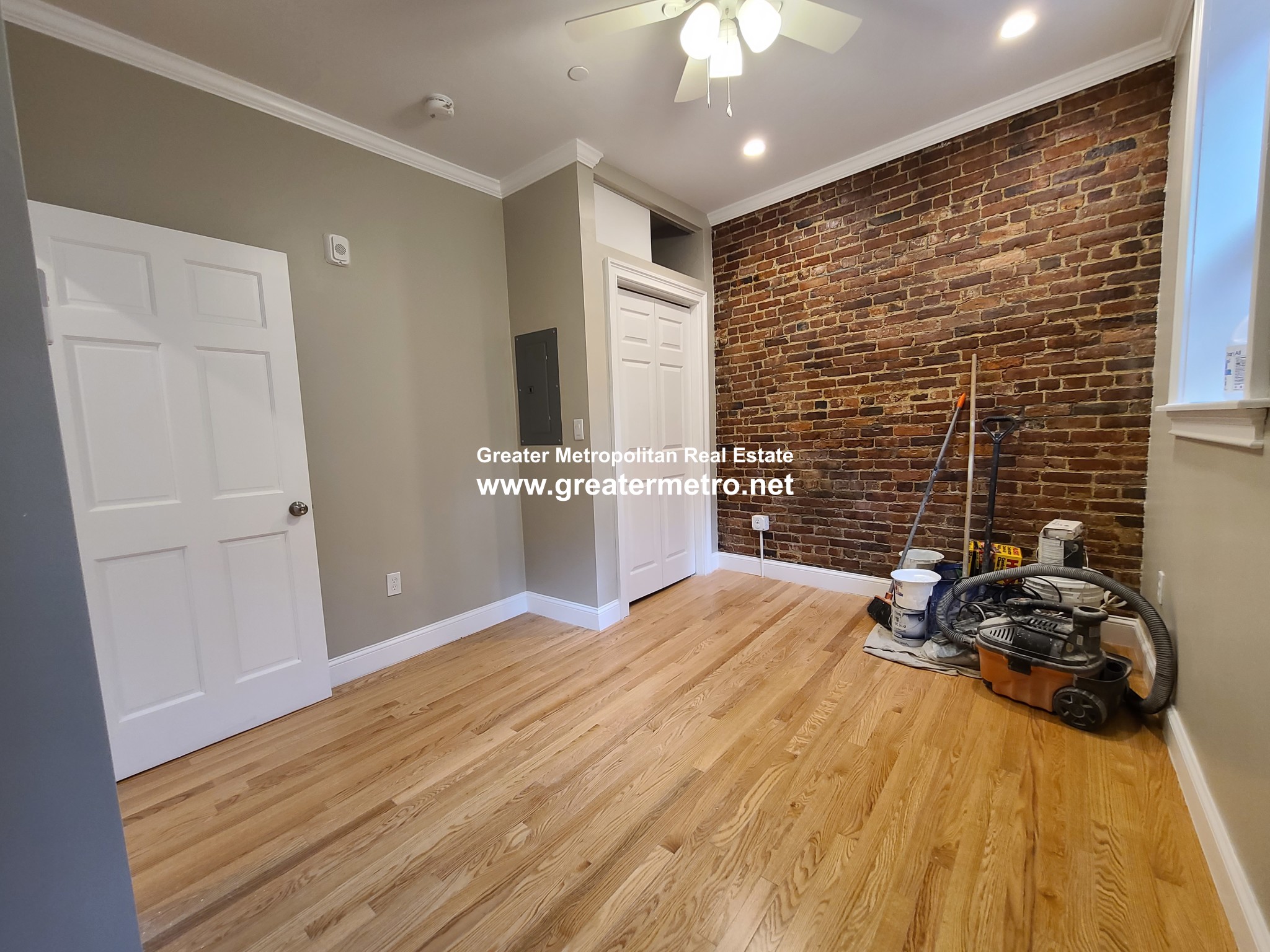 470 Commercial St, North End