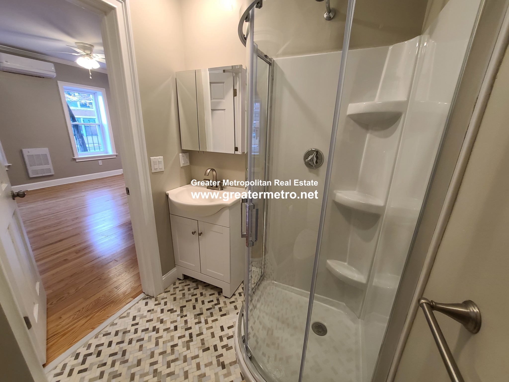 470 Commercial St, North End