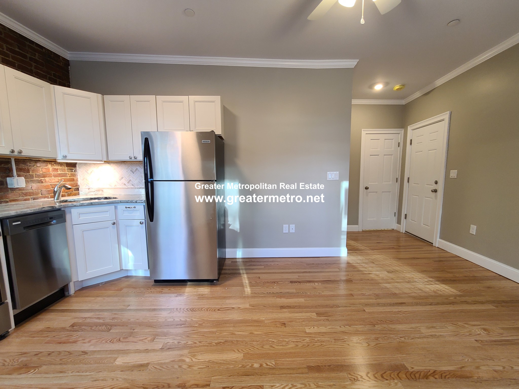 470 Commercial St, North End