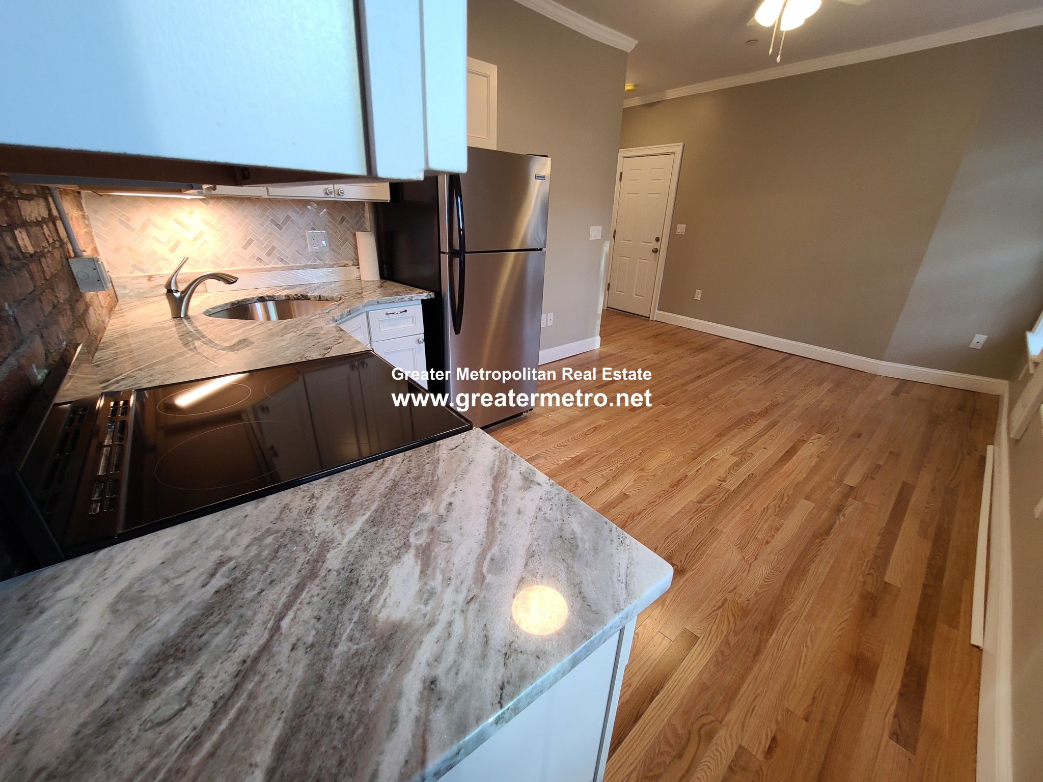 470 Commercial St, North End