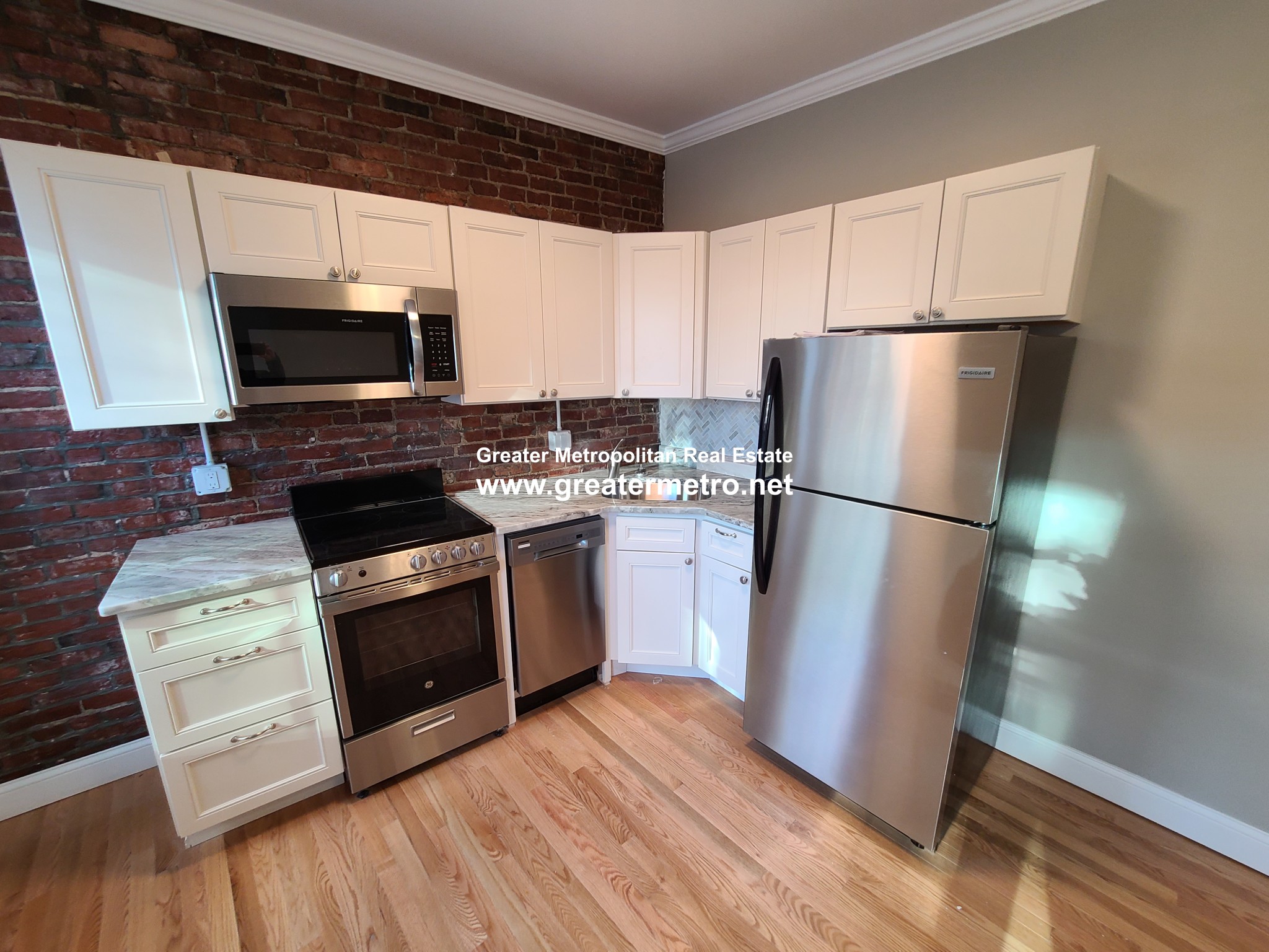 470 Commercial St, North End