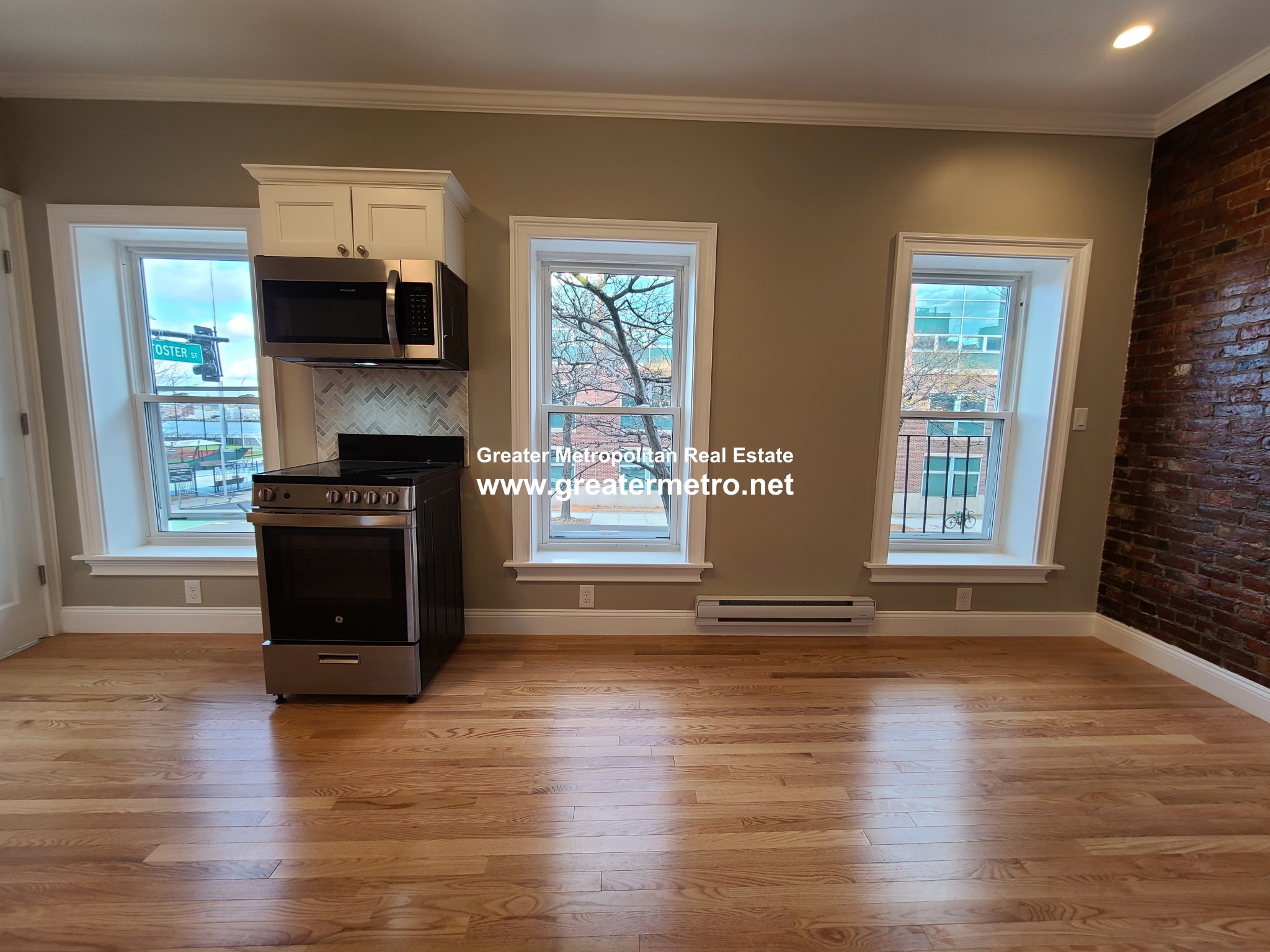 470 Commercial St, North End