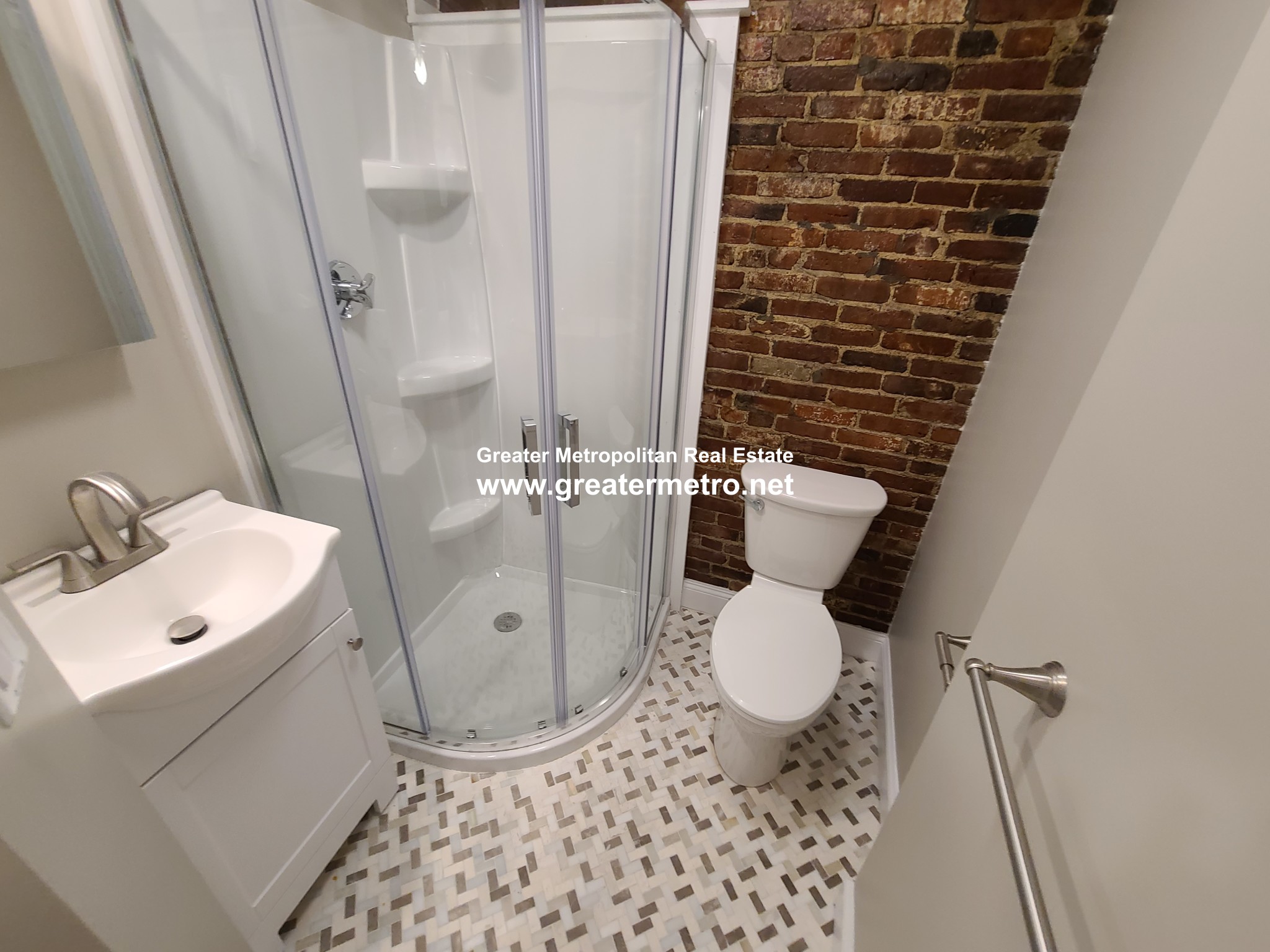 470 Commercial St, North End