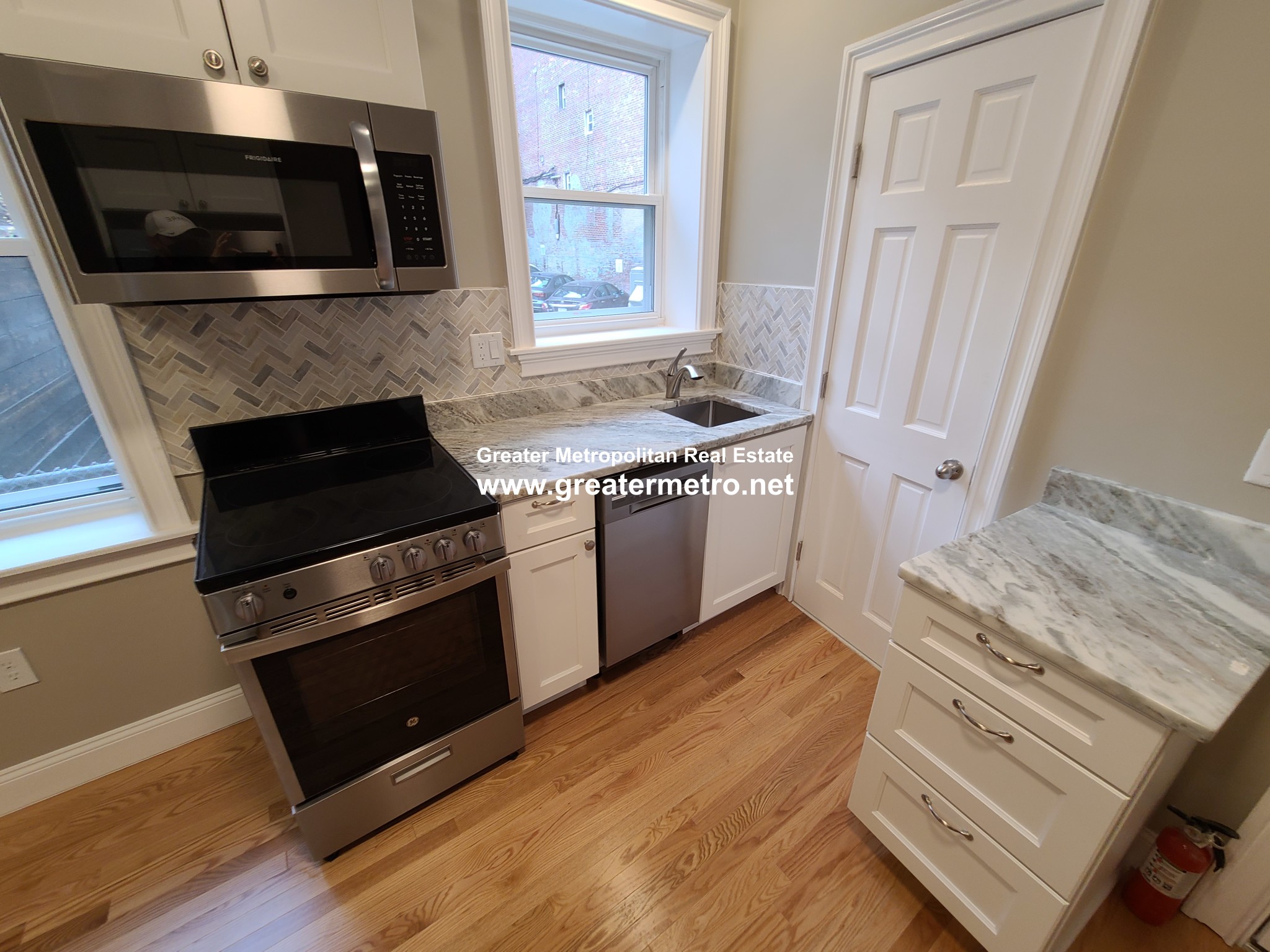 470 Commercial St, North End