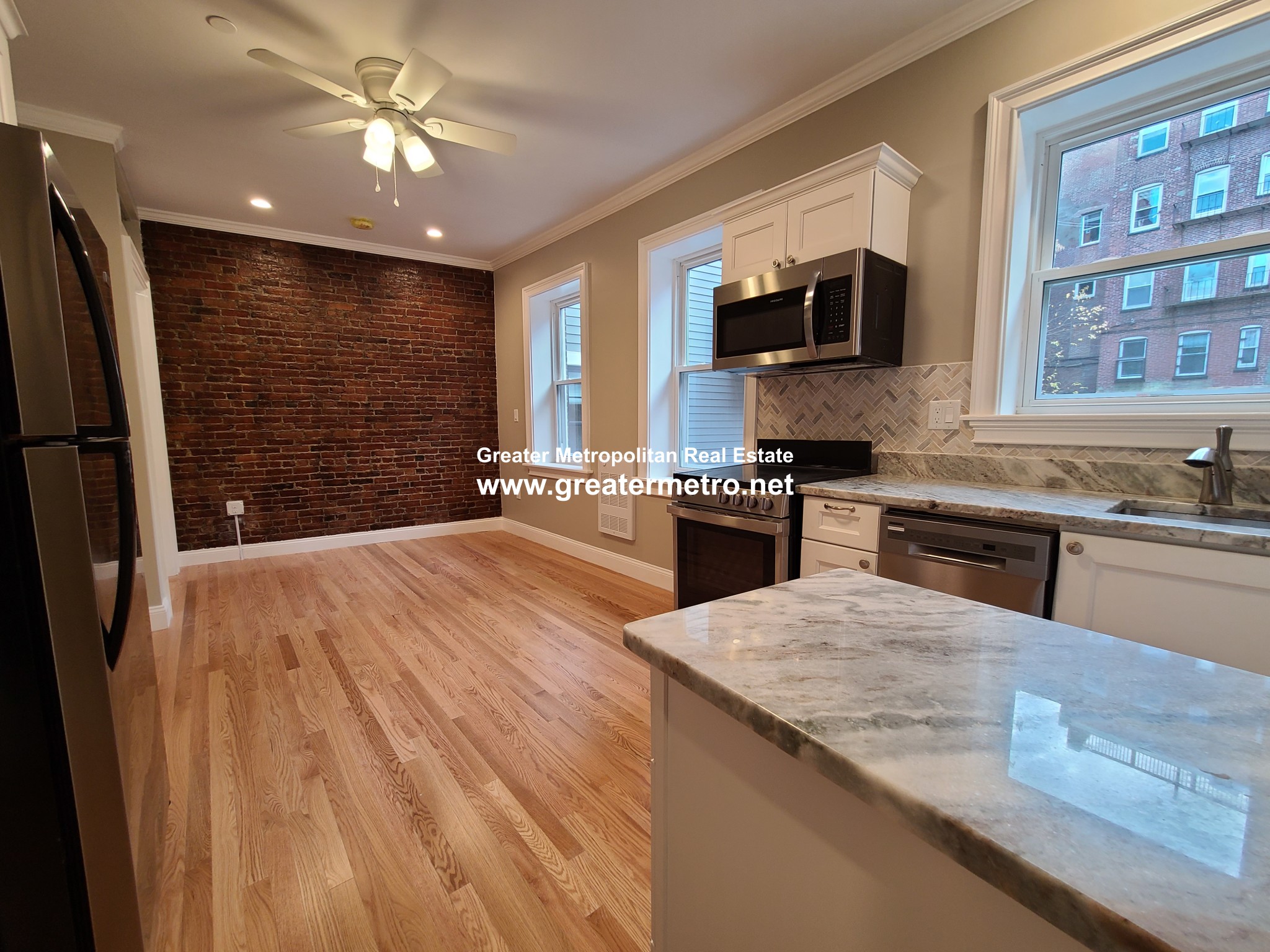 470 Commercial St, North End