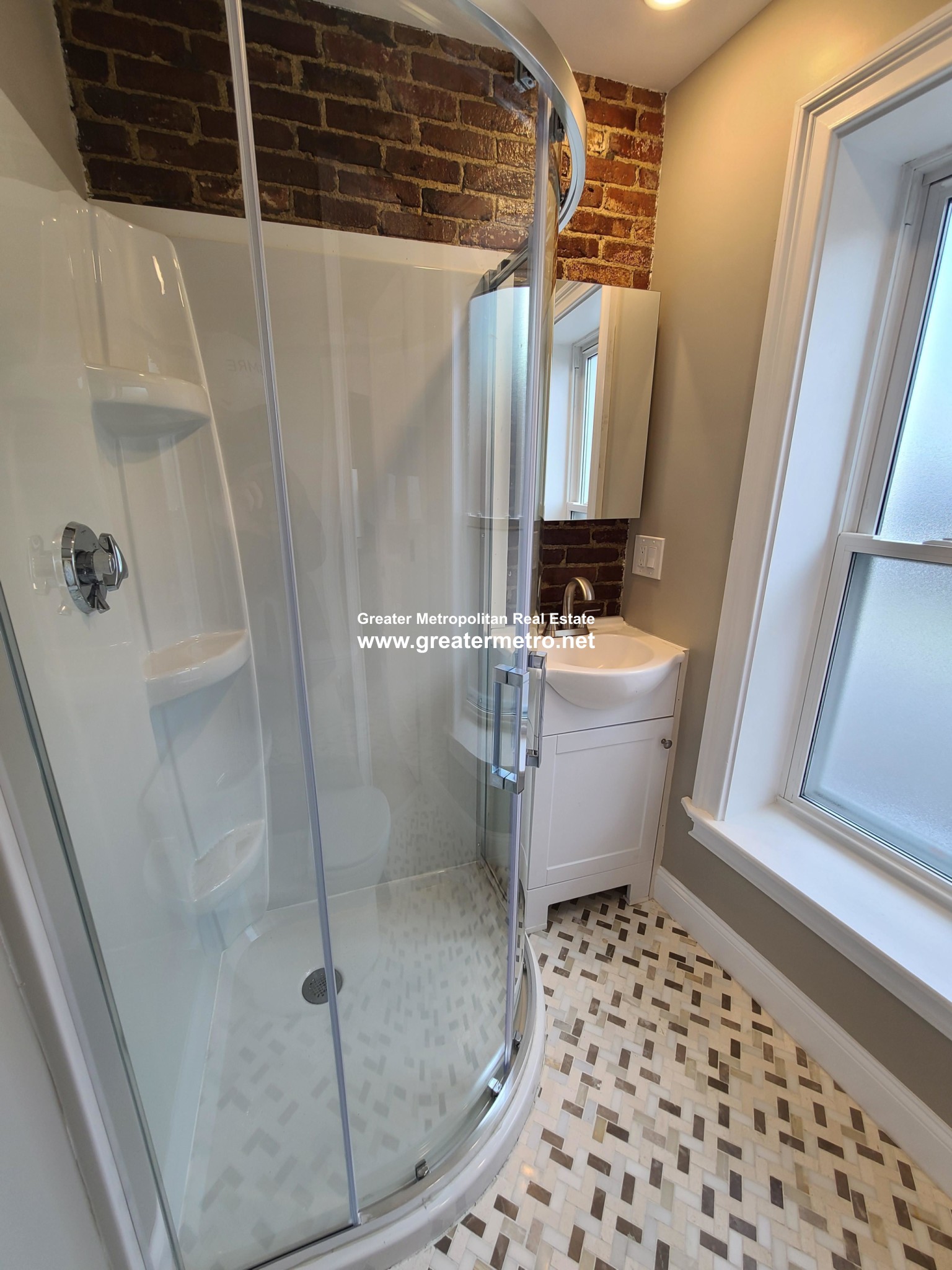 470 Commercial St, North End