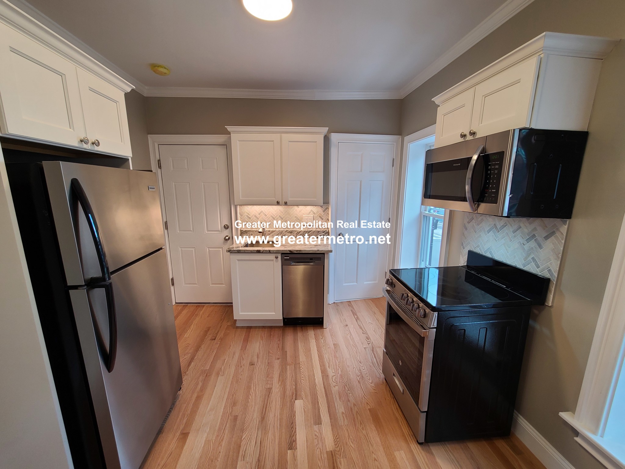 470 Commercial St, North End