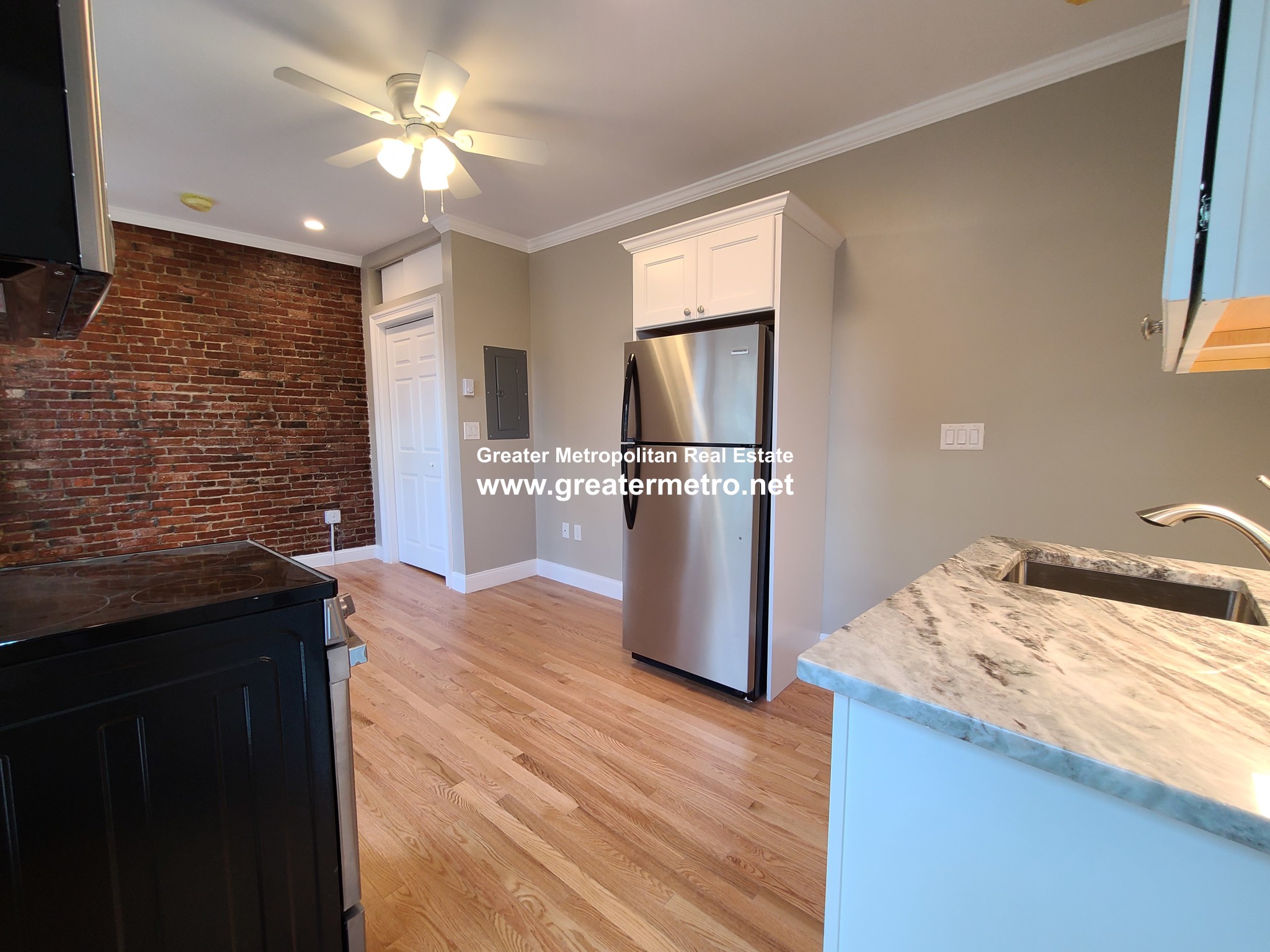 470 Commercial St, North End