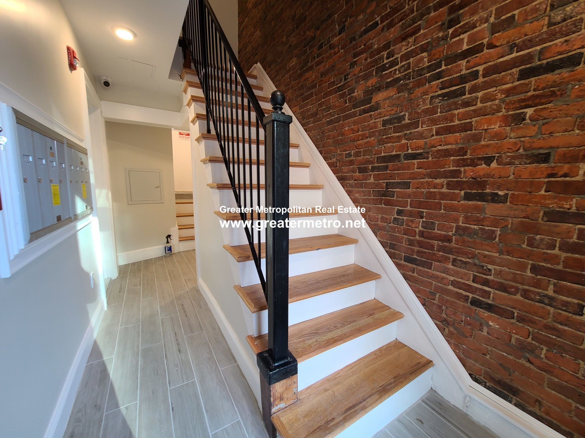 470 Commercial St, North End