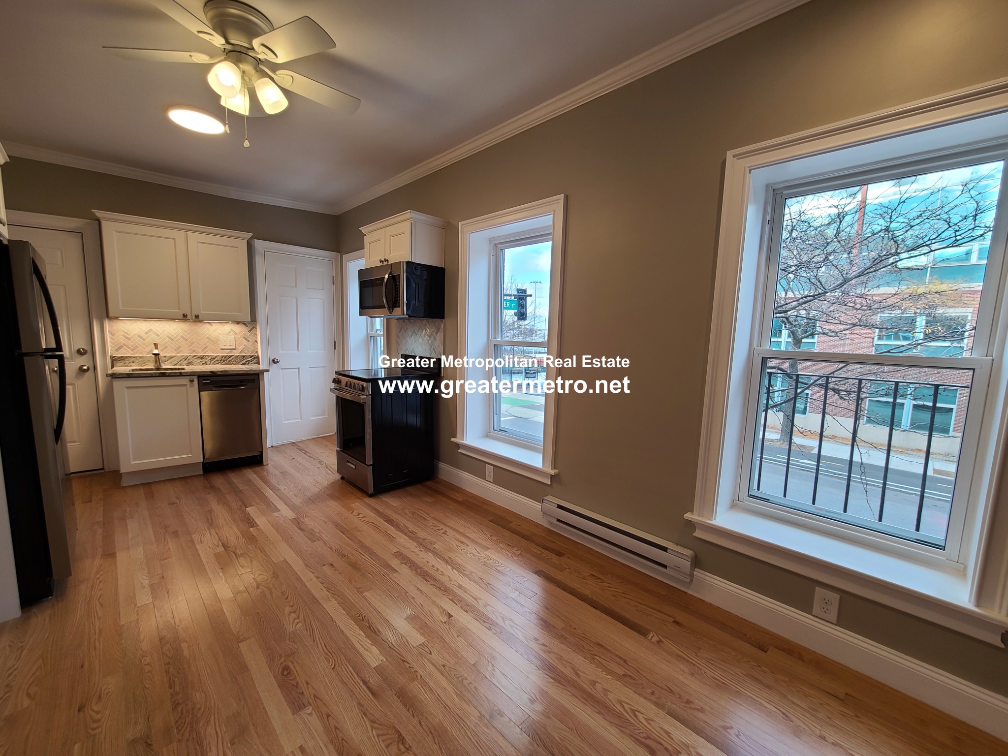 470 Commercial St, North End