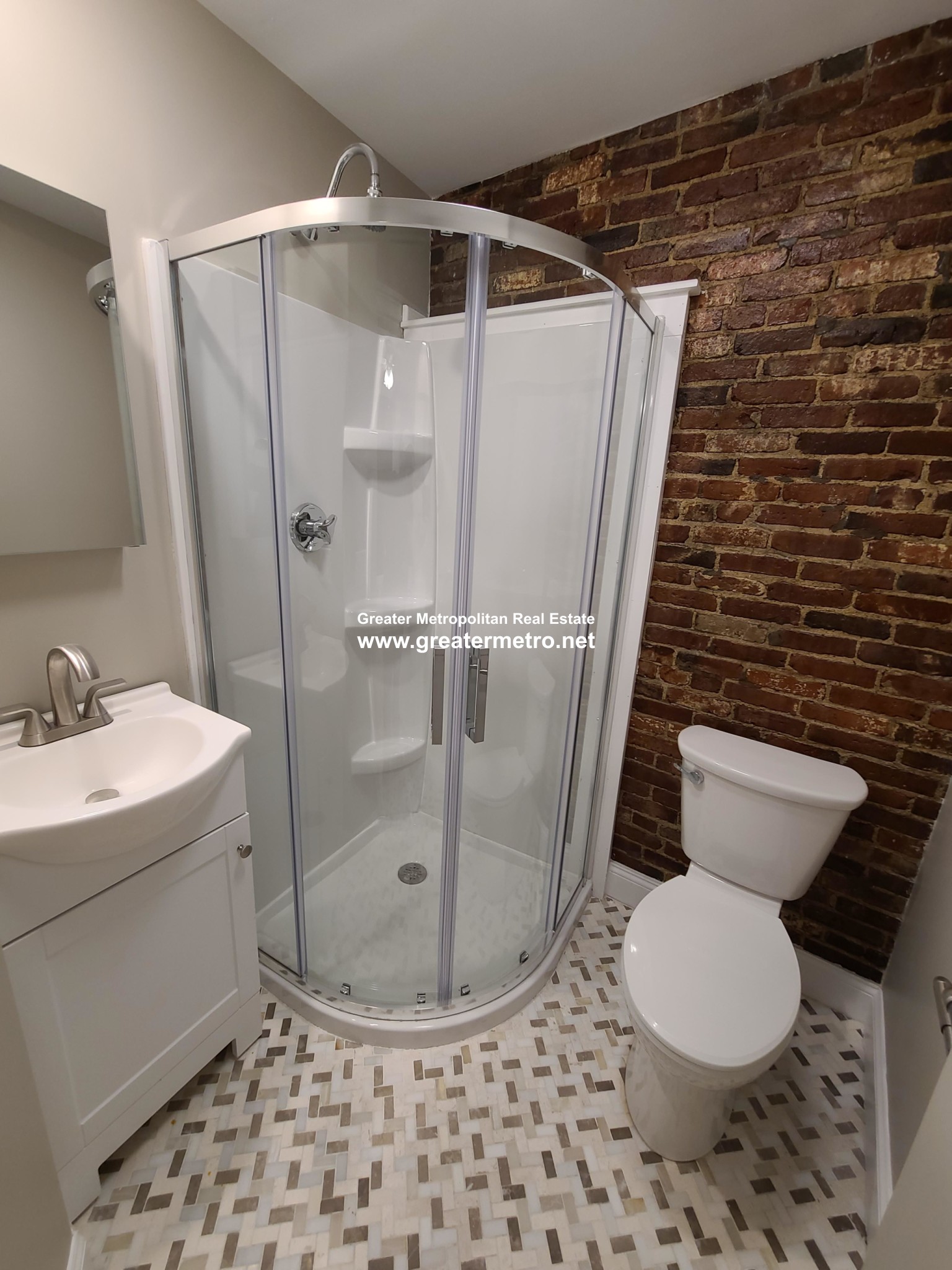 470 Commercial St, North End