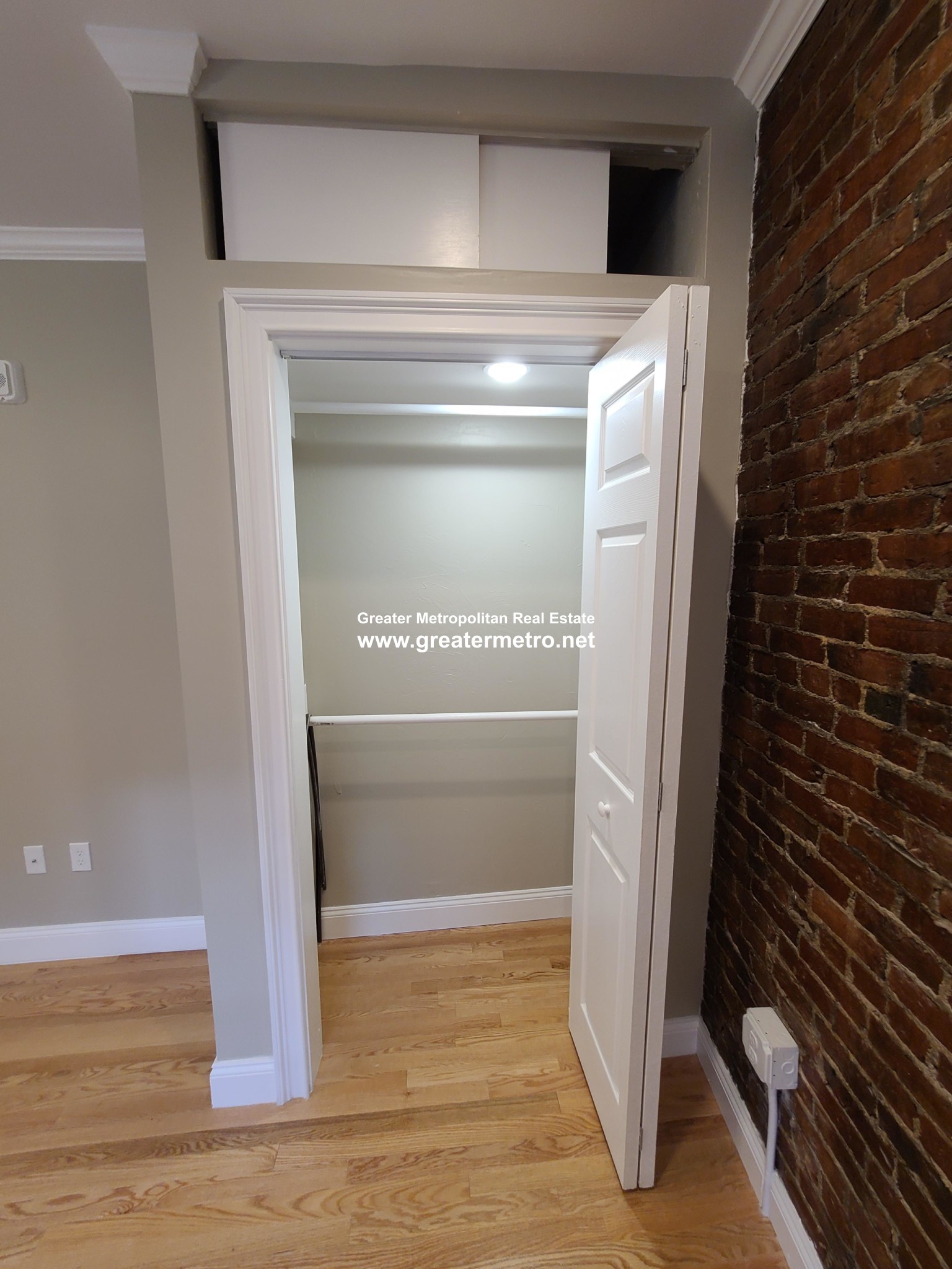 470 Commercial St, North End