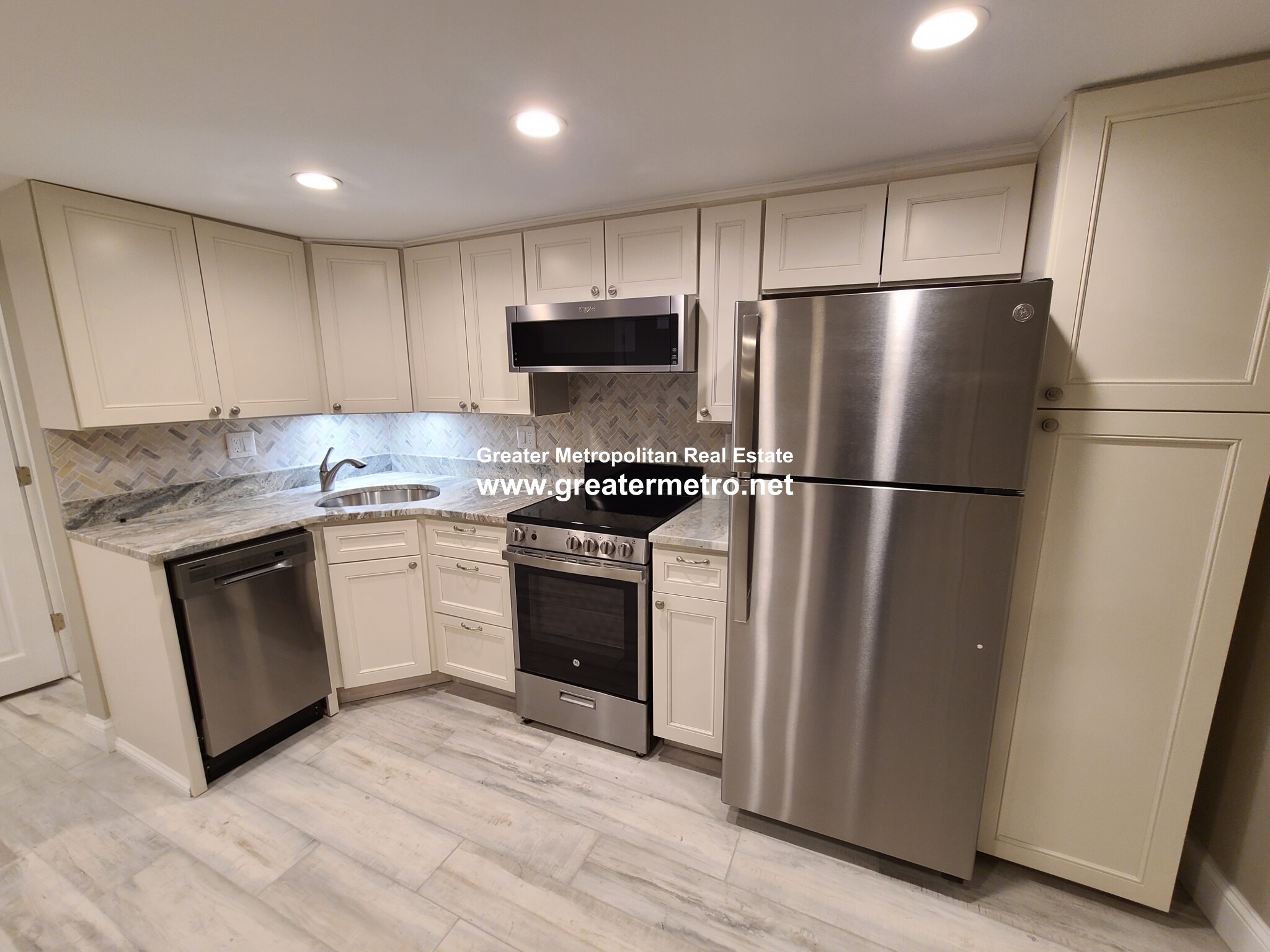 470 Commercial St, North End