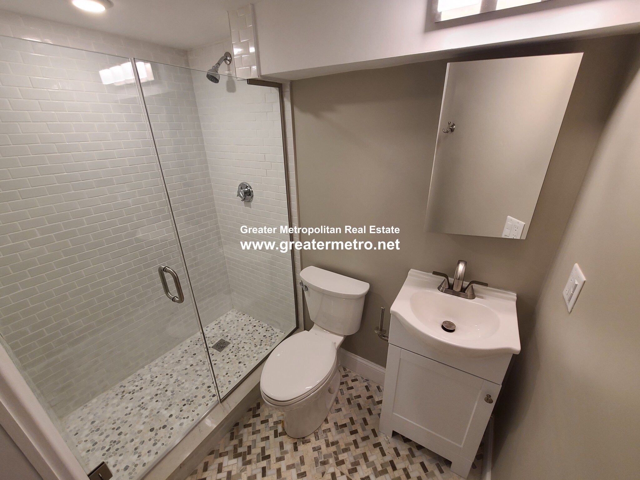 470 Commercial St, North End