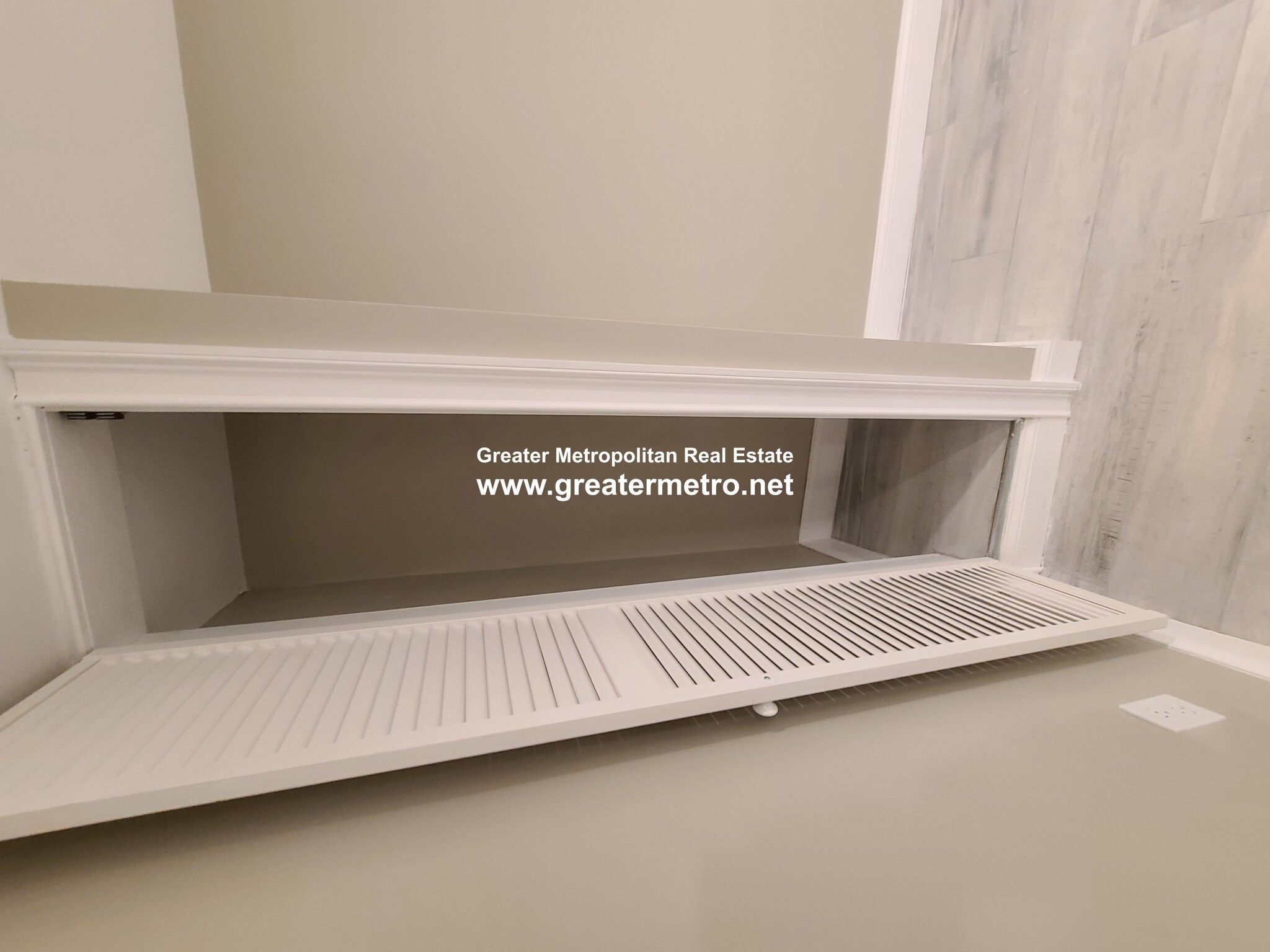 470 Commercial St, North End