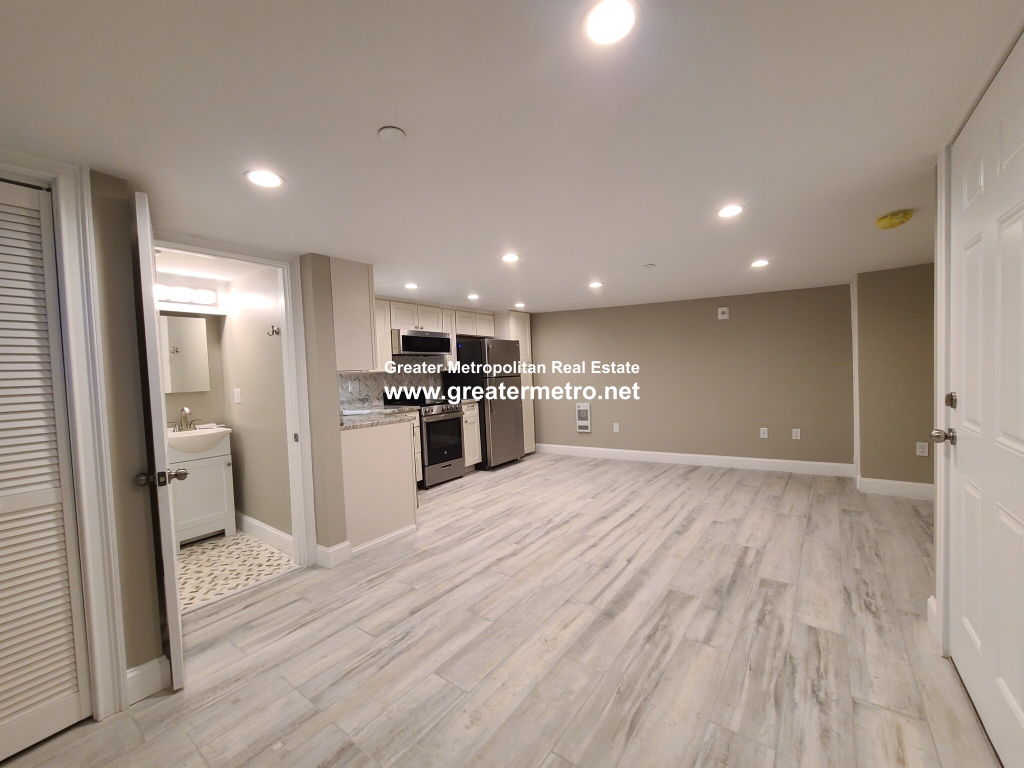 470 Commercial St, North End