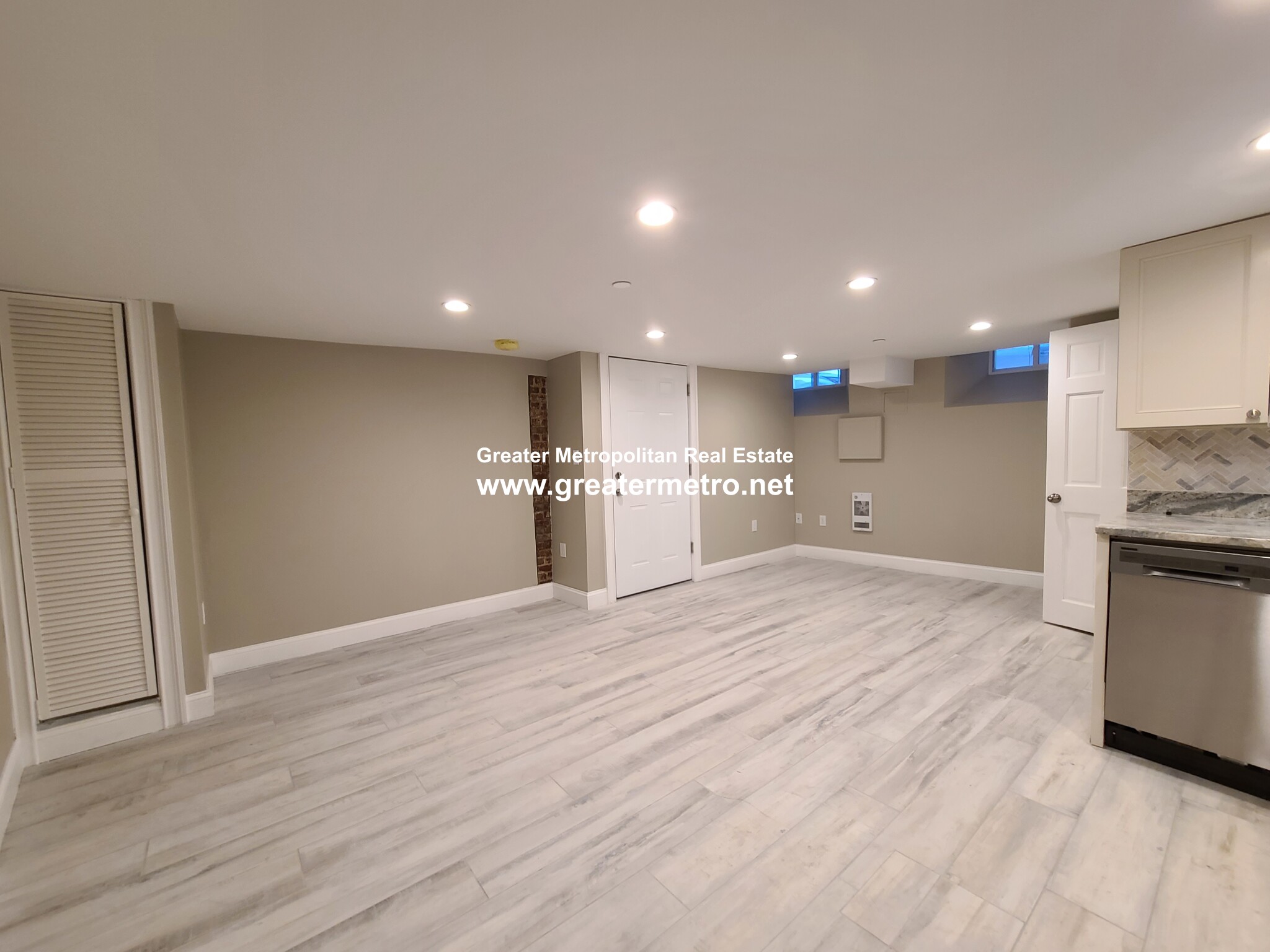 470 Commercial St, North End