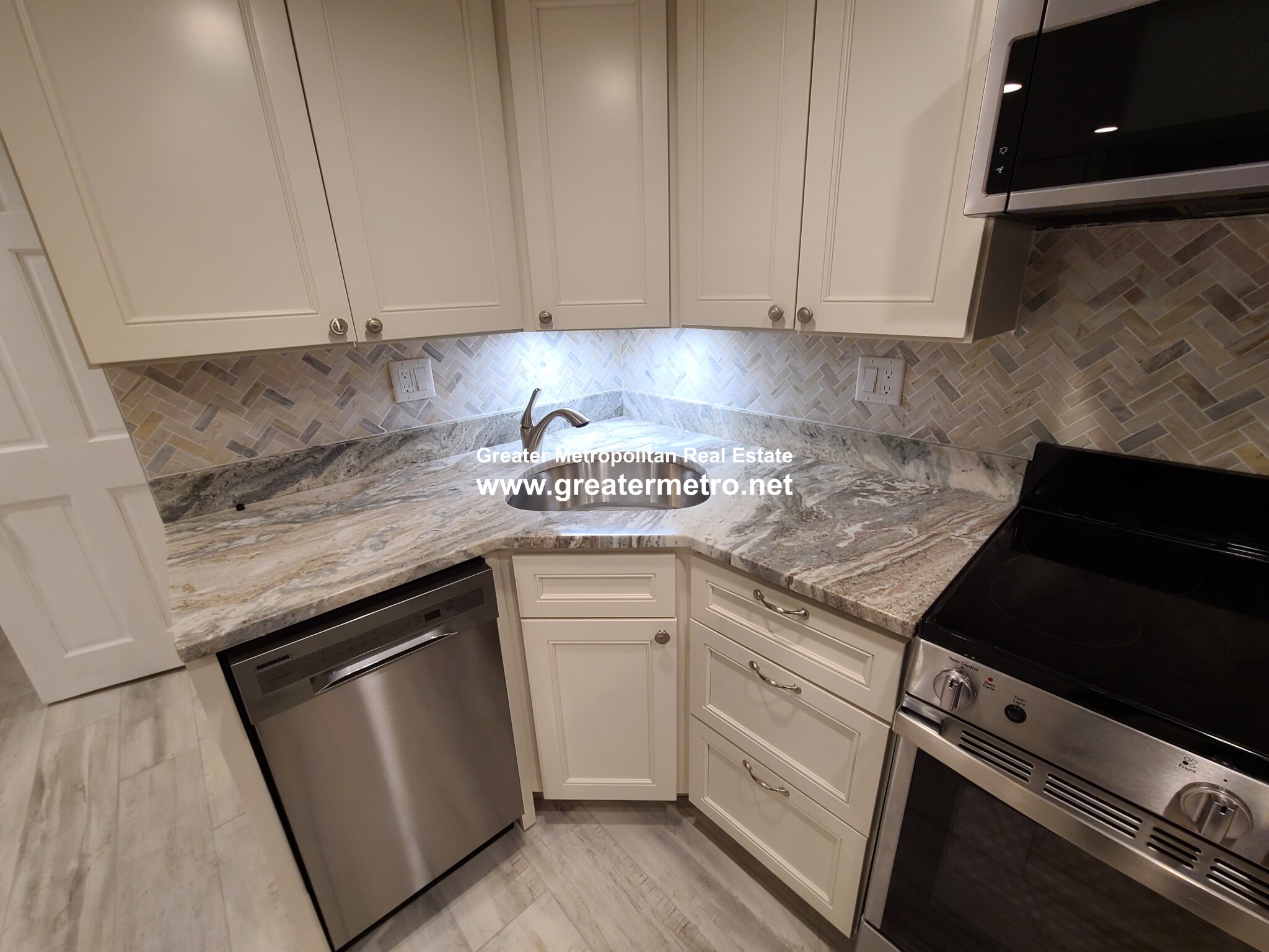 470 Commercial St, North End