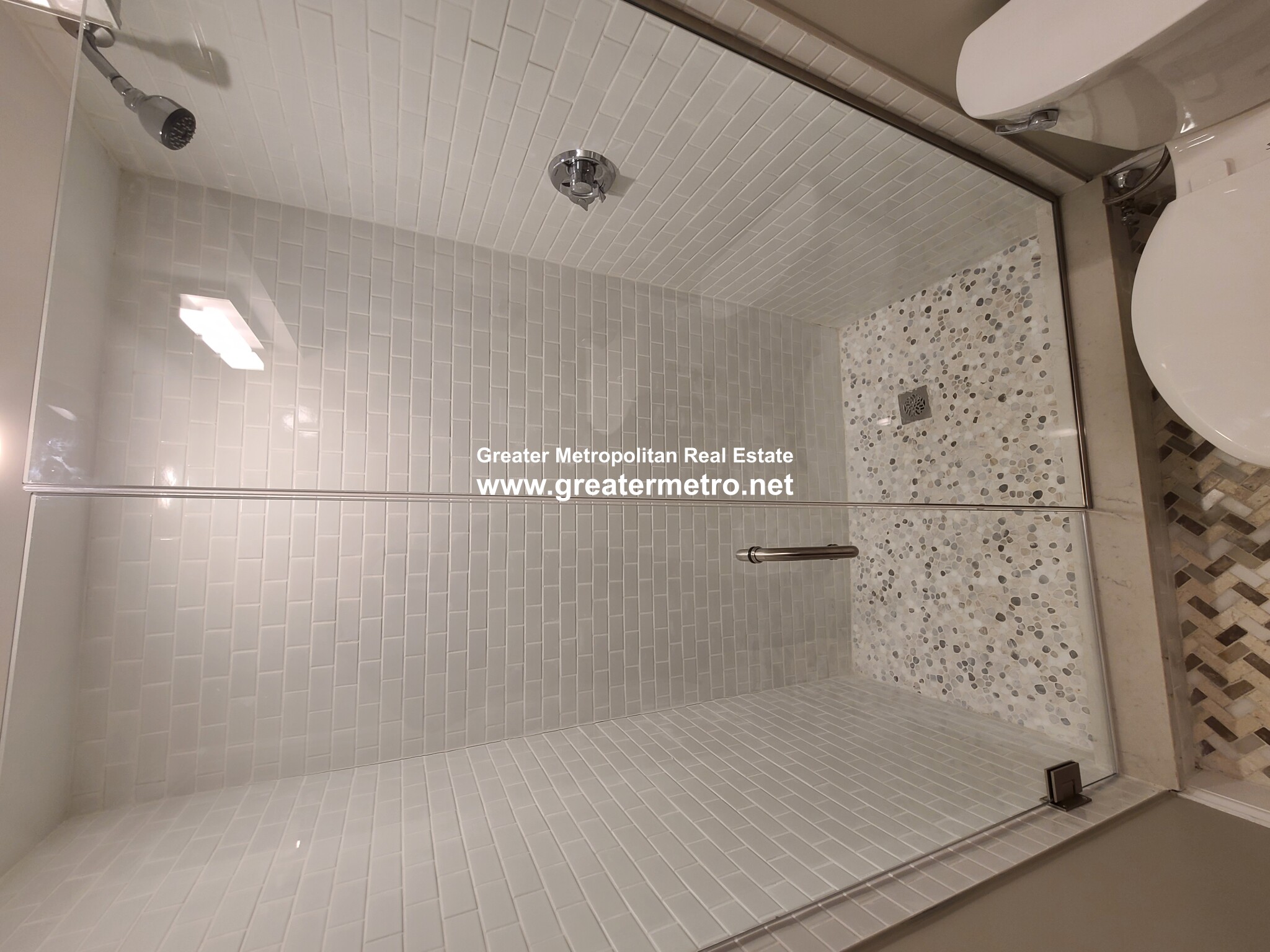 470 Commercial St, North End