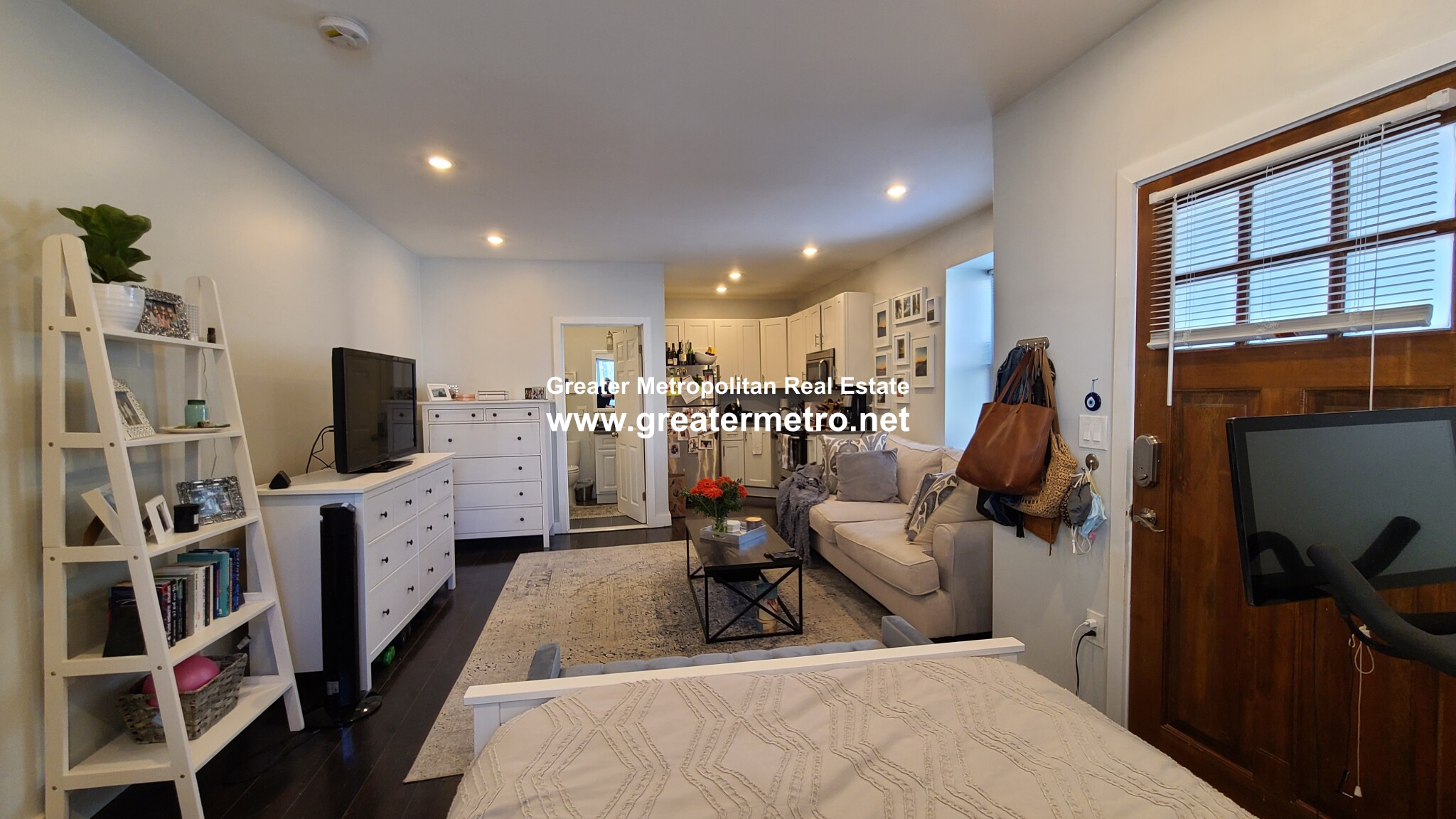 535 8th St, South Boston