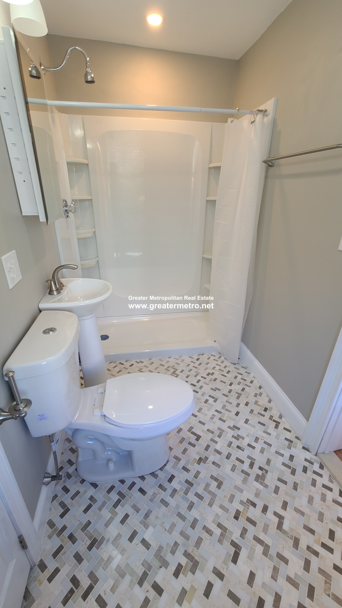 466 Commercial St, North End