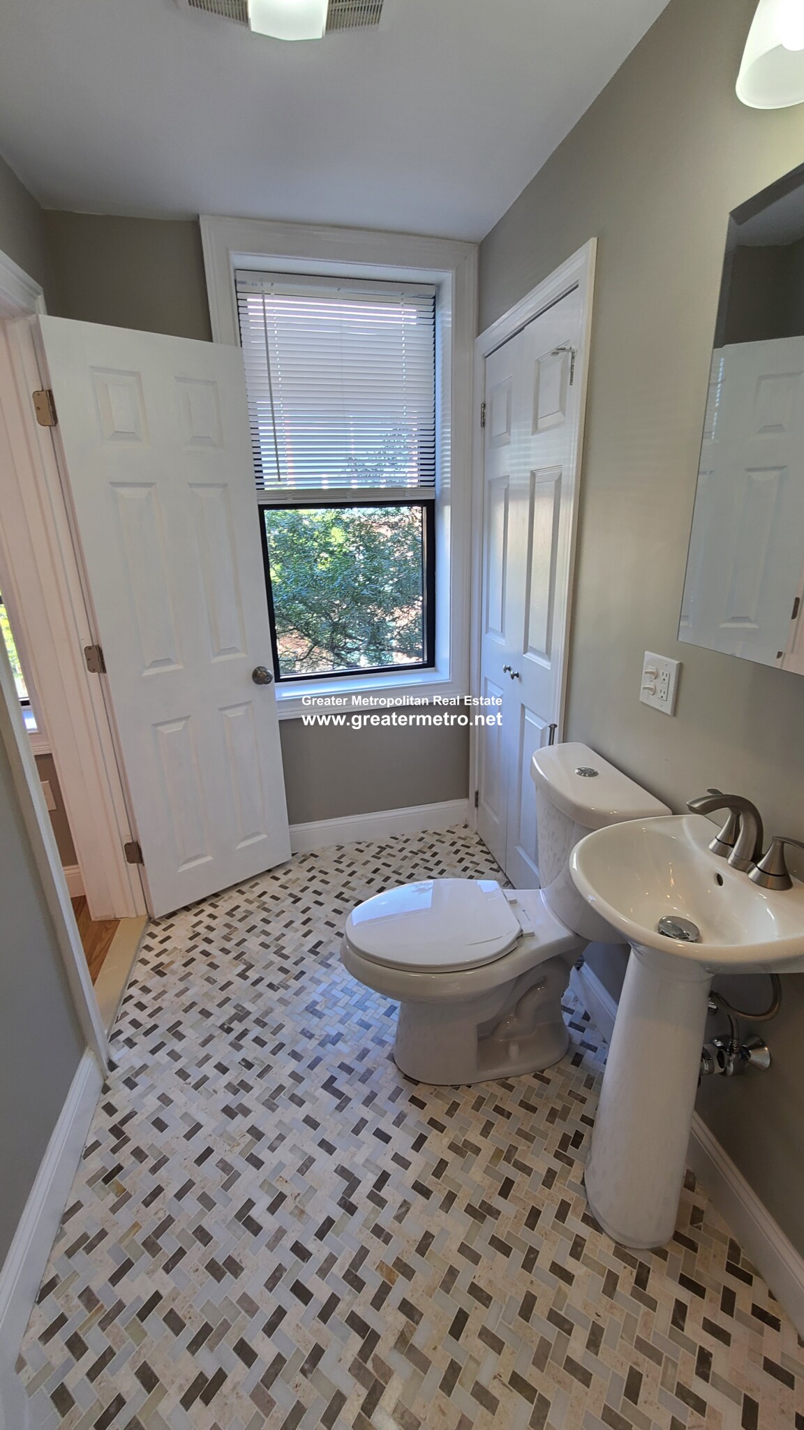 466 Commercial St, North End